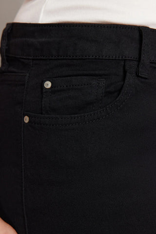 Jeans TBBAW23JE00001 - crna [djesi-src-c40afd19db14b5638baed1ffd1a051fd2bb838a5eba6dde50ea23363167eeaef]