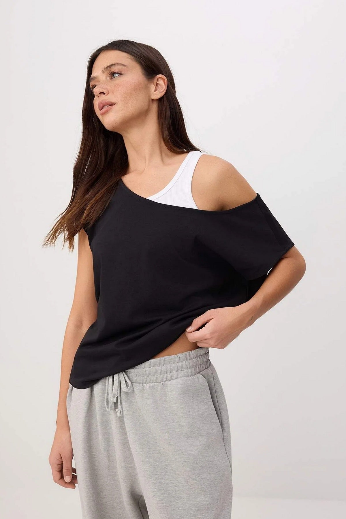 Majice TWOSS26TS00217 - crna [djesi-src-827749abccf1fdf99abcdb722661a2b659a8839df750a3d448d9f43b63f75c29]