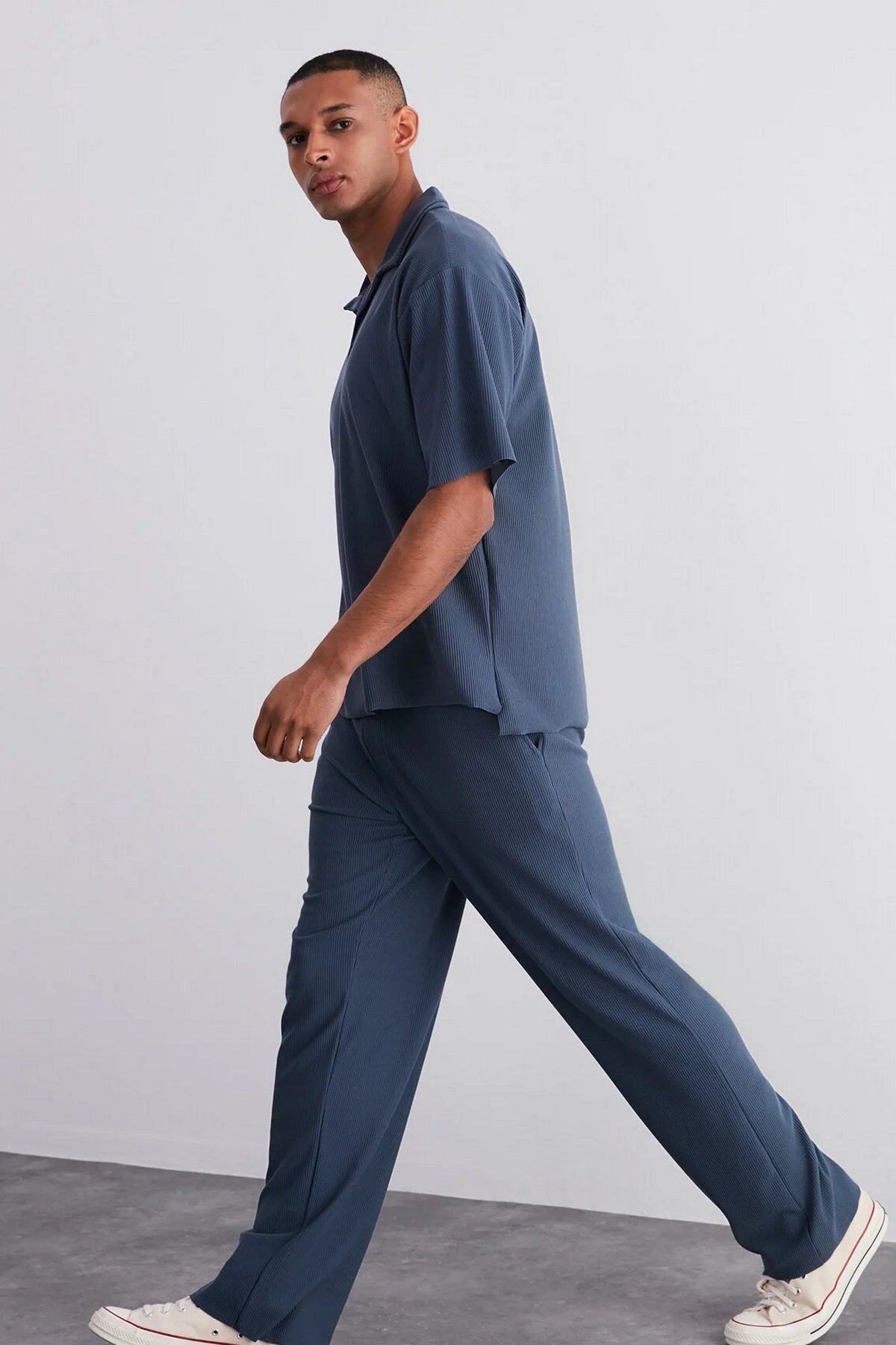 Donji Dio Trenerke TMNSS23EA00013 - indigo [djesi-src-332dfb4c634e63bd7841c8fca9928337e93ec83081eb2df8e7246e9247d013d8]
