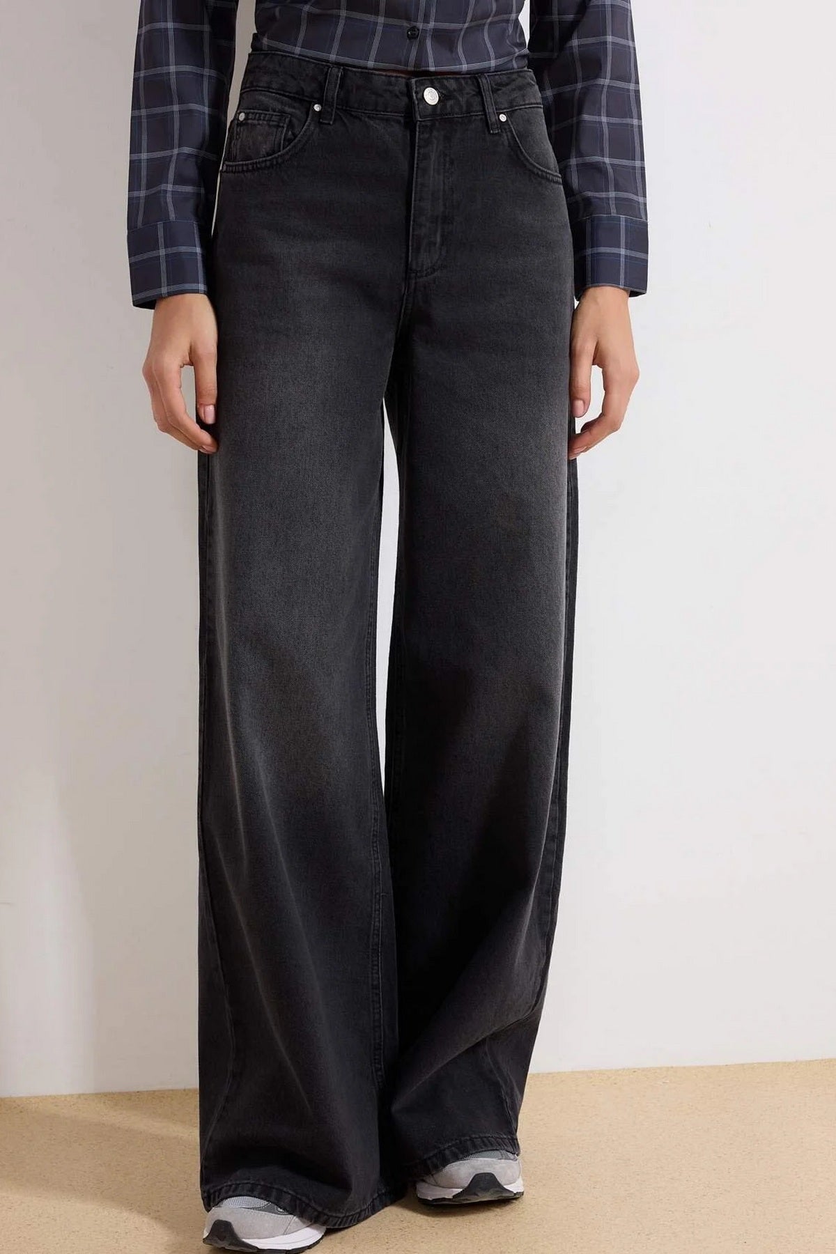 Jeans TWOAW25JE00083 - crna [djesi-src-e6904196b996da9f4c2066f57f0062e44ca80e852a28d6f12c1a657e693e52d8]