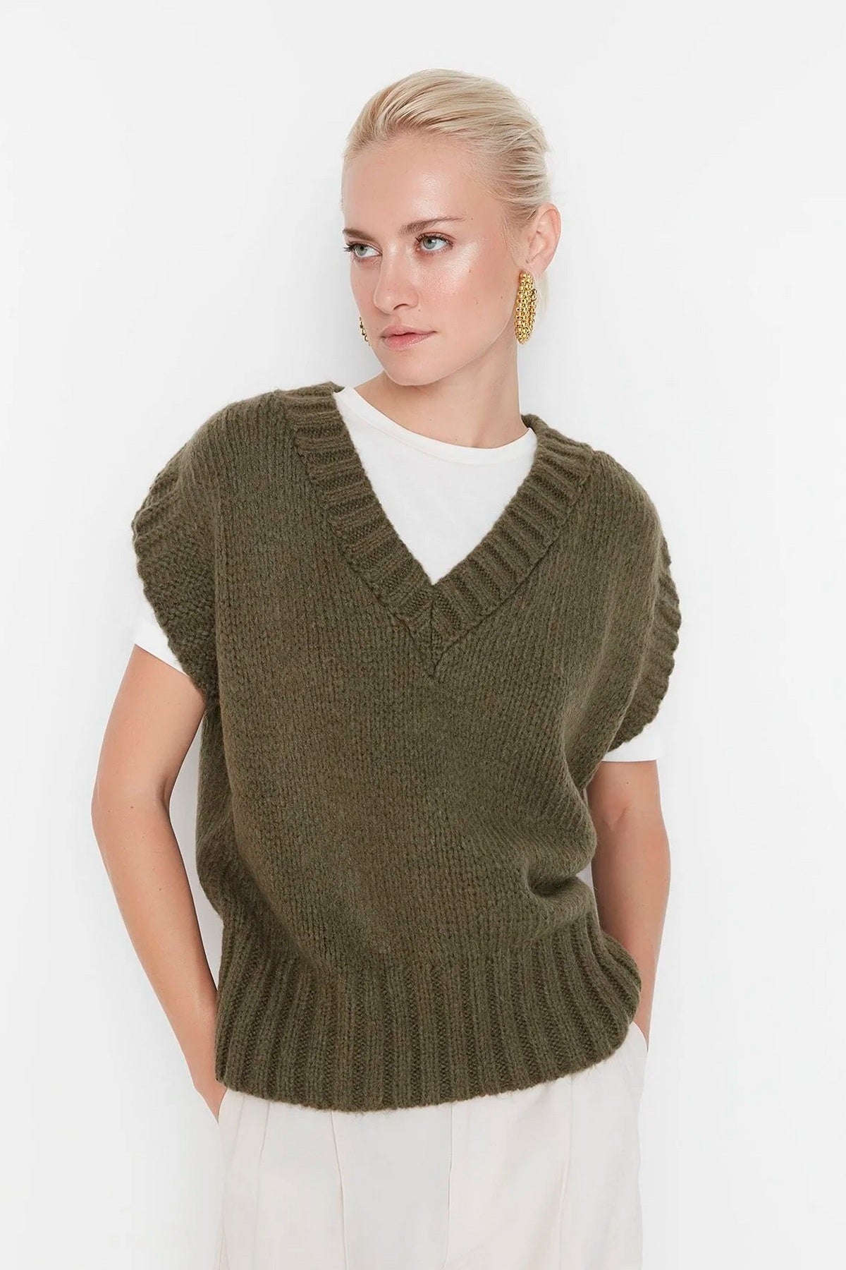 Pleteni prsluk TWOAW23SV00149 - khaki [djesi-src-4b03f69d613a01eae0a698c3d0dc57c7d7bb4cbf31207516fc31f00ecc10c00f]