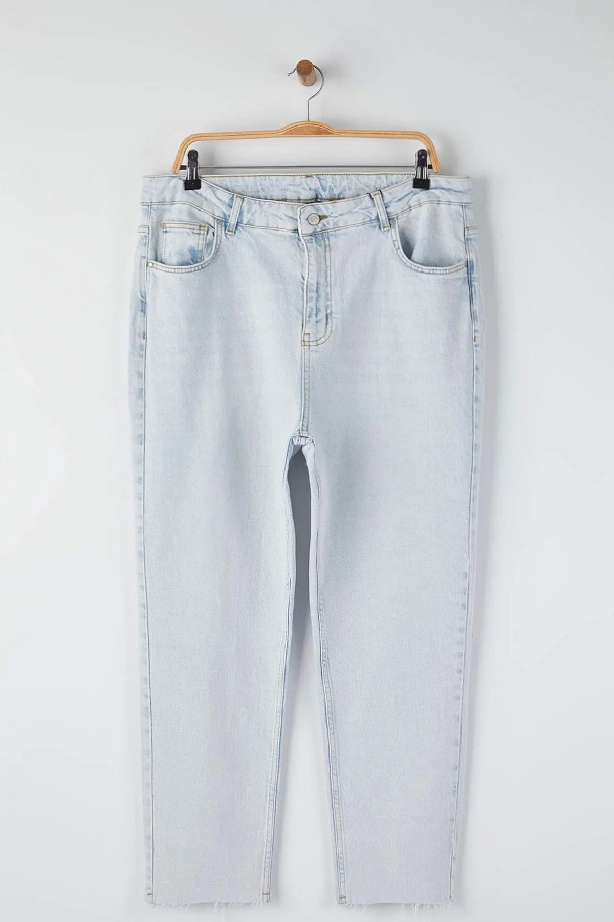 Jeans TBBAW24CJ00076 - plava [djesi-src-a6e18faad7bb5498fcfb0a15ba43295ca1a773495f8a555c65bd2017e2a60101]