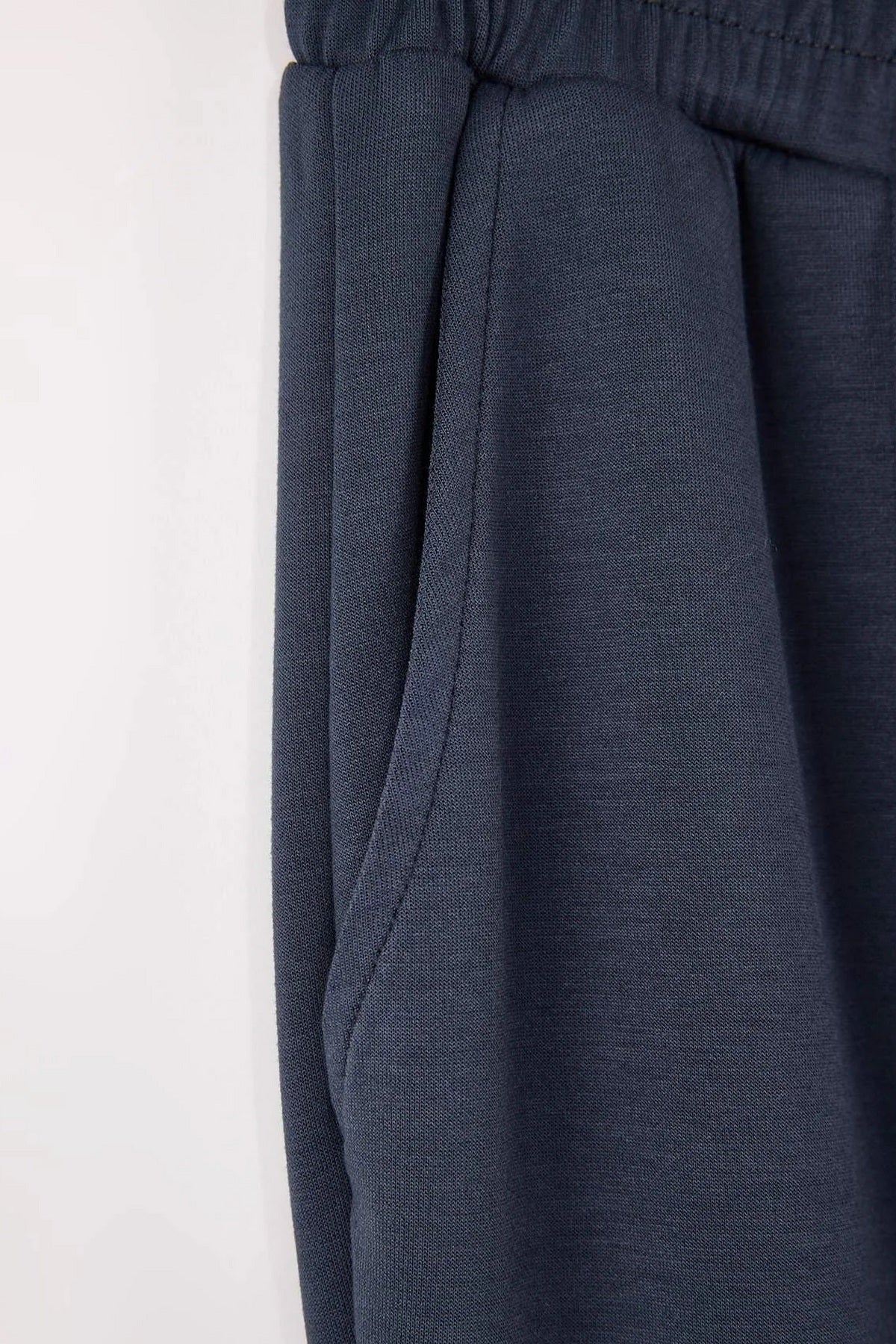 Donji Dio Trenerke TMNSS26EA00001 - indigo [djesi-src-a0e4b46d8d69d04f91d7b5dc4f3b5d2aa35d95c1efc1cae6a91018fc23a91a54]