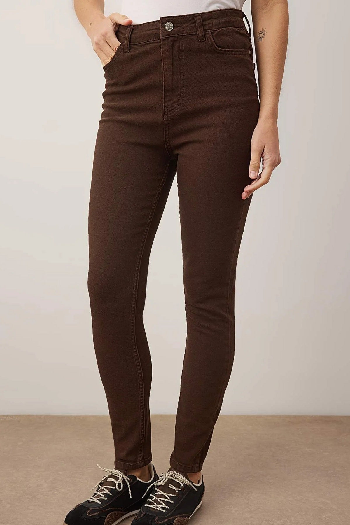 Jeans TWOAW24JE00068 - braon [djesi-src-c9e1d7593de36b5e23ef4d6192247b3014be6997353e406ebf1cfb70f5e83aa5]