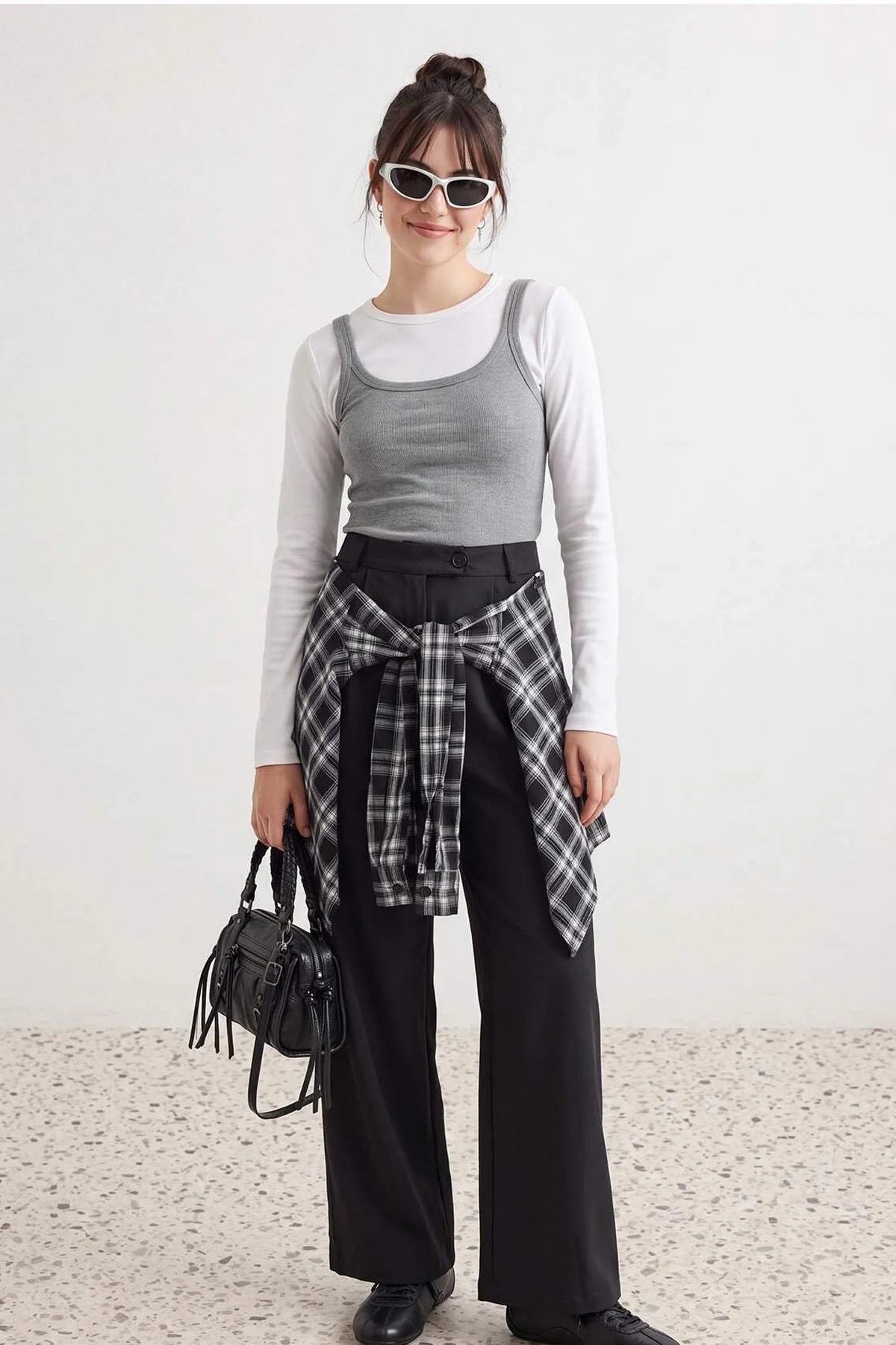 Pantalone TWOAW27PL00166 - crna [djesi-src-8926425822ee43c27bf7fa8a61267d9f708e904046180429148d95aaffd4d0bb]