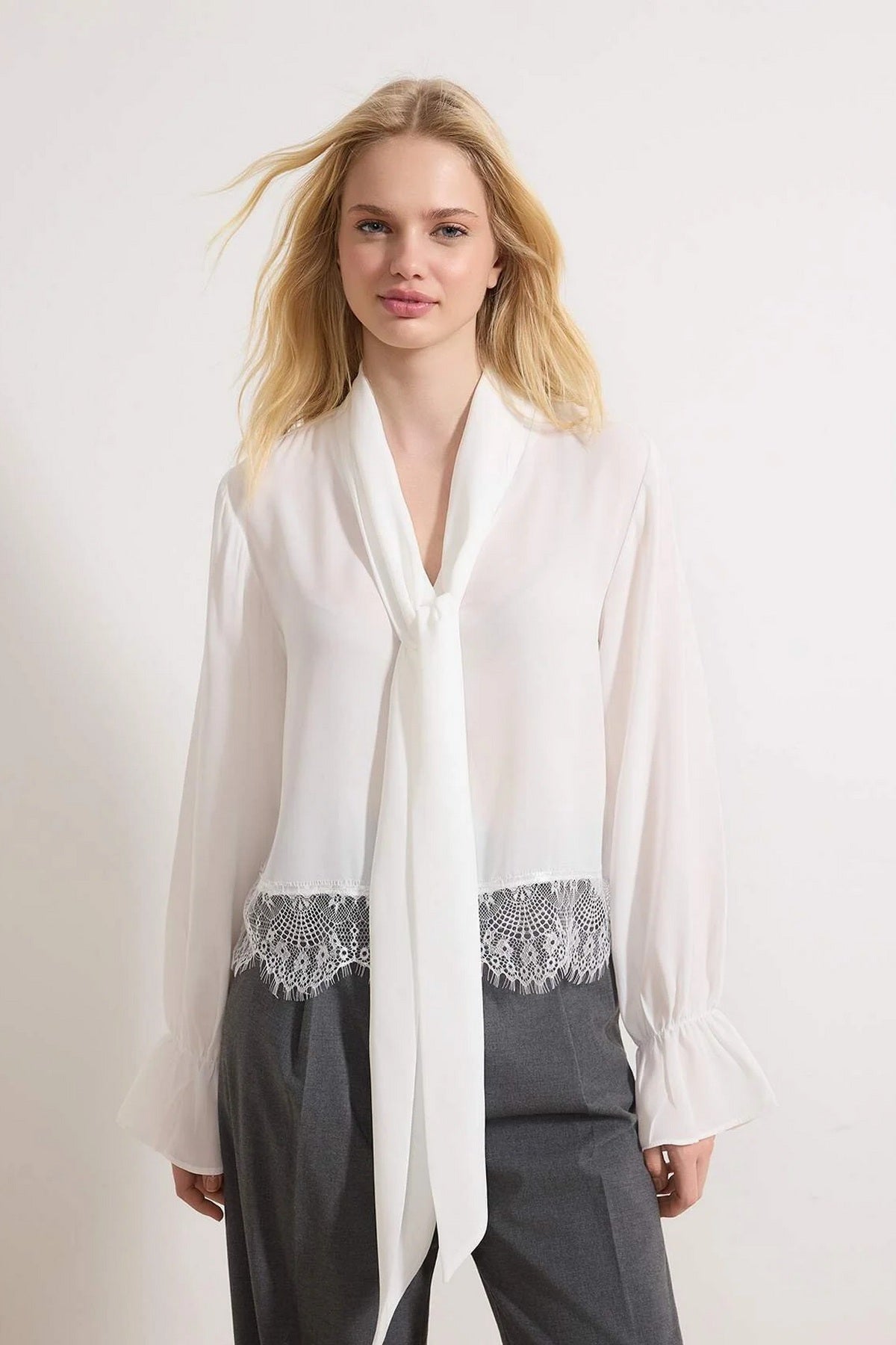 Bluze TWOSS26BZ00214 - bijela [djesi-src-782020095b9883d6adf49ca05d12de0143661e630f20c3ddb3877b5304d57185]