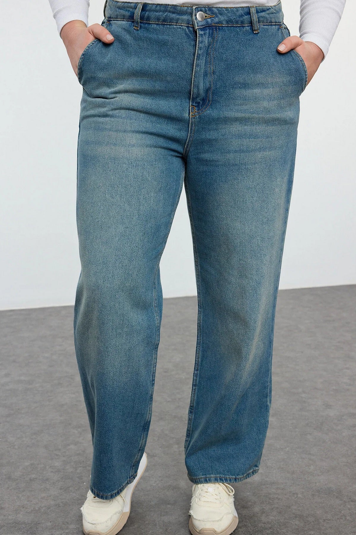Jeans TBBSS24CJ00048 - plava [djesi-src-a2cf9689a6d7ad28eebfb25b8121c2cb2fd73838d8ea0c9ca03a548924601ee9]