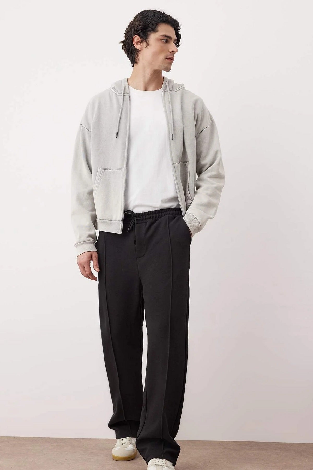 Pantalone TMNAW26PL00002 - crna [djesi-src-bbf88758c7f47ba581ebf6df7495ba15dee3520bbd0acbb8a8d6e25b9acf4cff]