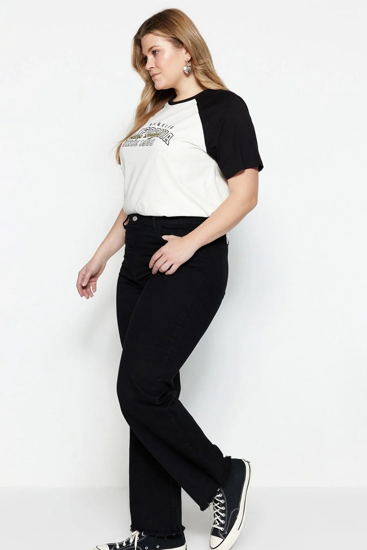 Jeans TBBSS23CJ00009 - crna [djesi-src-4038061dad146530b94e9014a7918fc6ed56377648c46f7c311b9370646c11c4]