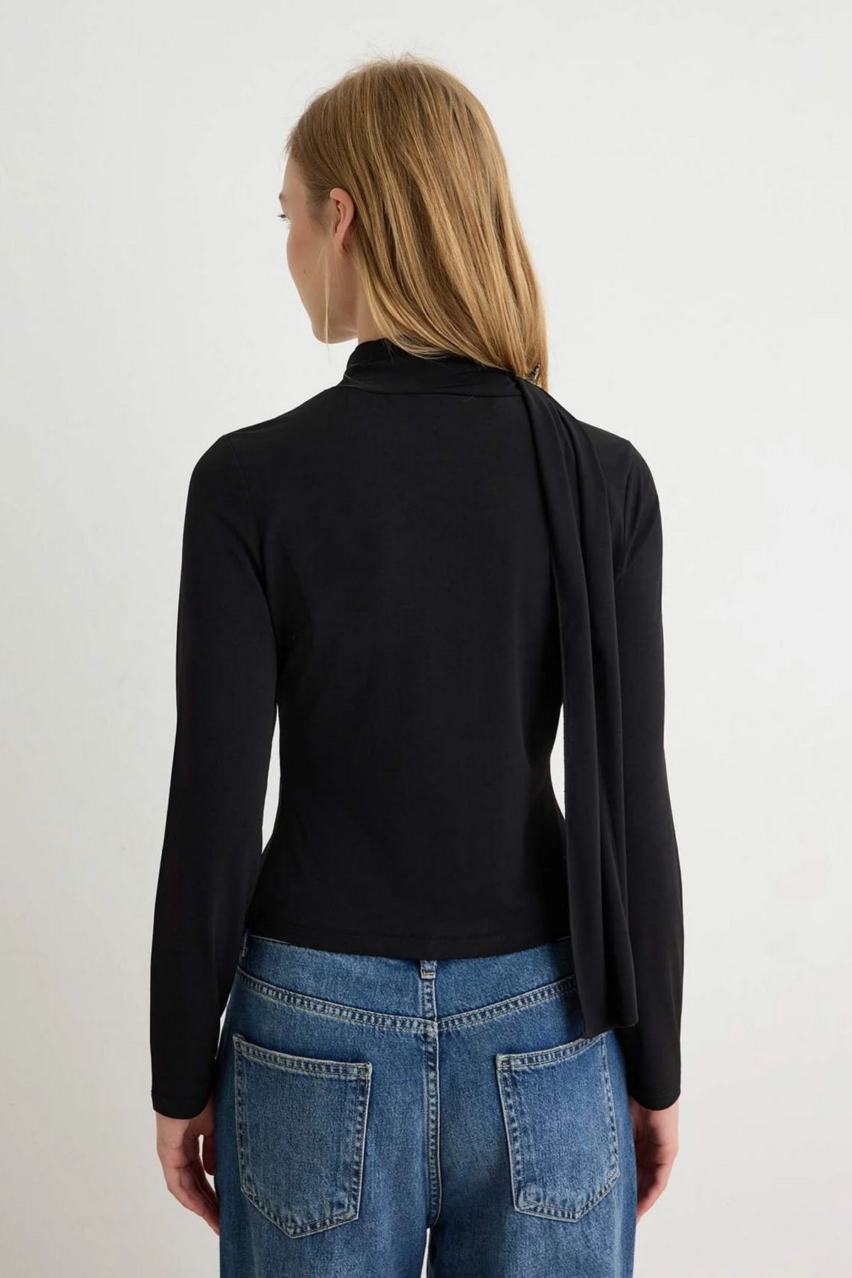 Bluza TWOAW27BZ00380 - crna [djesi-src-39488354d5daf6b6d60919f810ec26513334a9c047c399dbfb2b6d292ba9bf85]