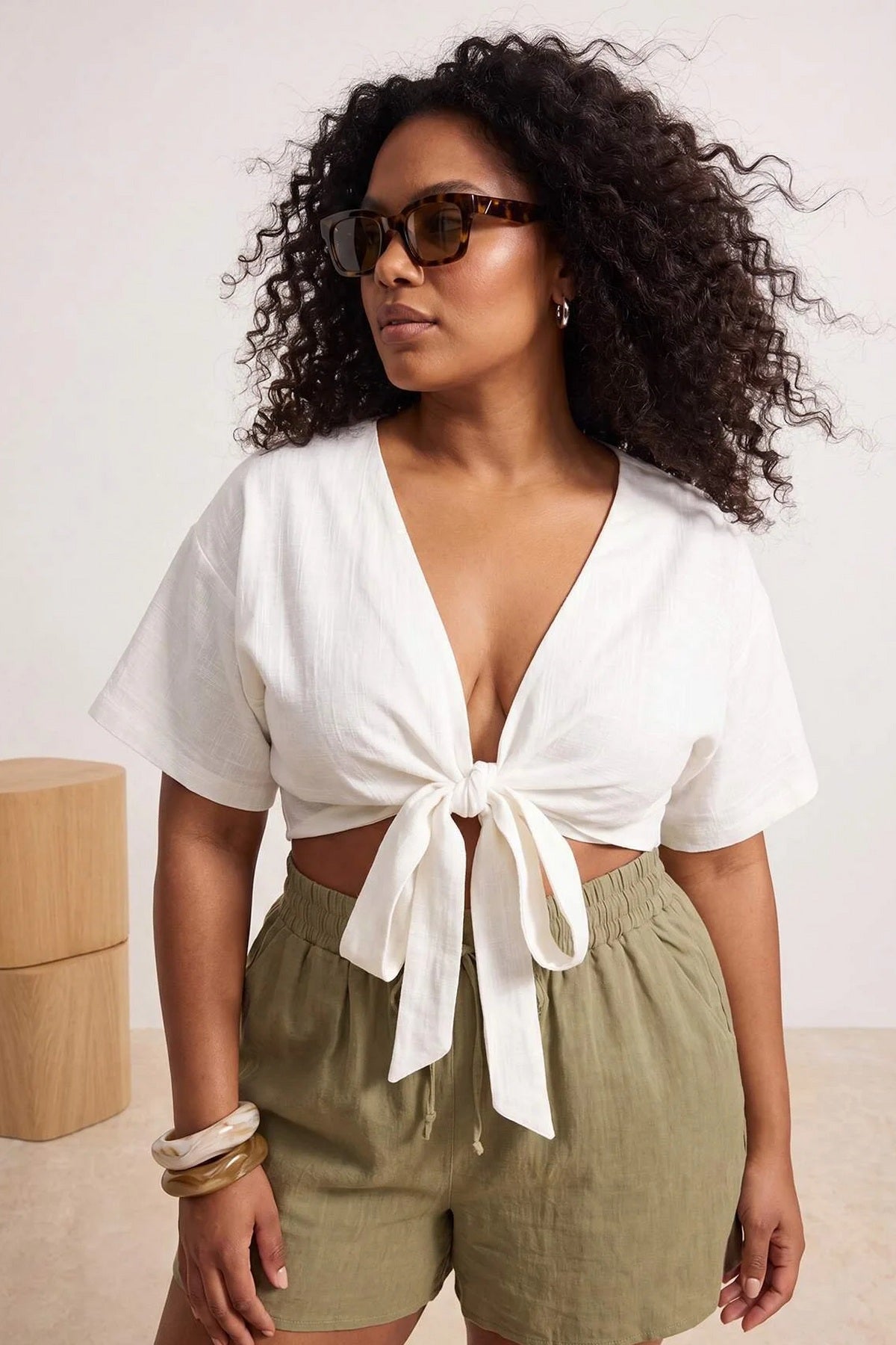 Šorts TBBSS26AP00005 - khaki [djesi-src-7e3c02ee6469364d3ba4c21872ca58816211bced817bef42234f49244bd6ed5f]