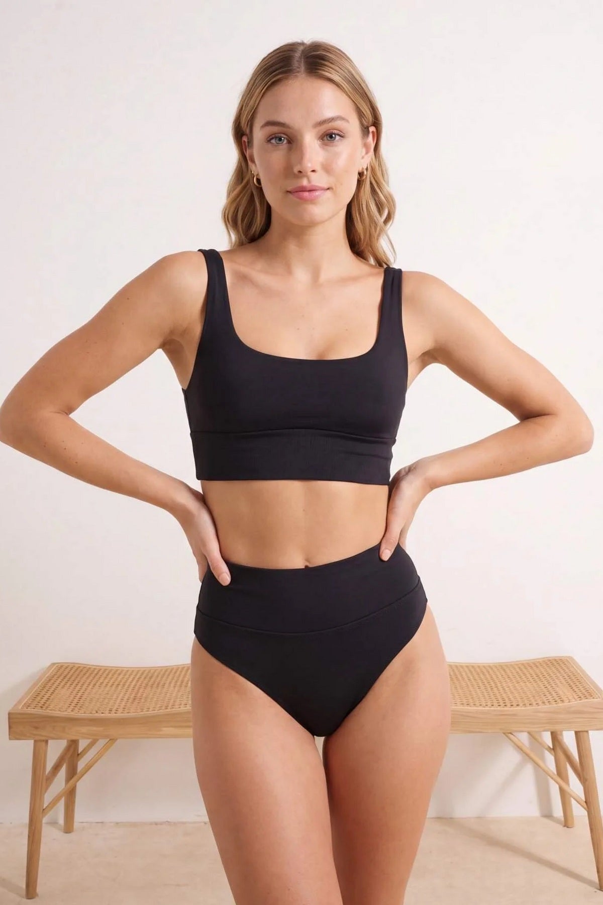 Donji dio bikinija TBESS26BA00019 - crna [djesi-src-043af8f092e03aa4c39c52ad76f6d3d0108b3954f5958957fbc2056e28e01557]