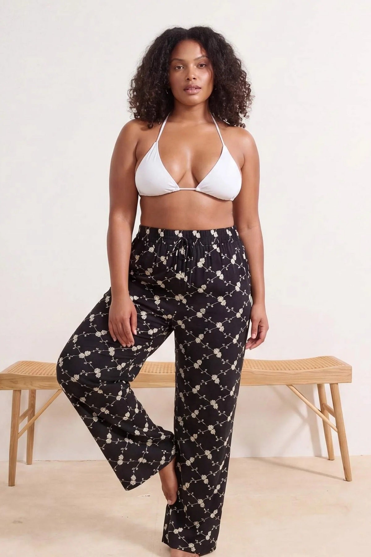 Pantalone TBBSS26AR00011 - crna [djesi-src-d6640998b3236a7dbb7b21ff22bb447a8a937fdaba8535fe7e54daf2c0a3365f]