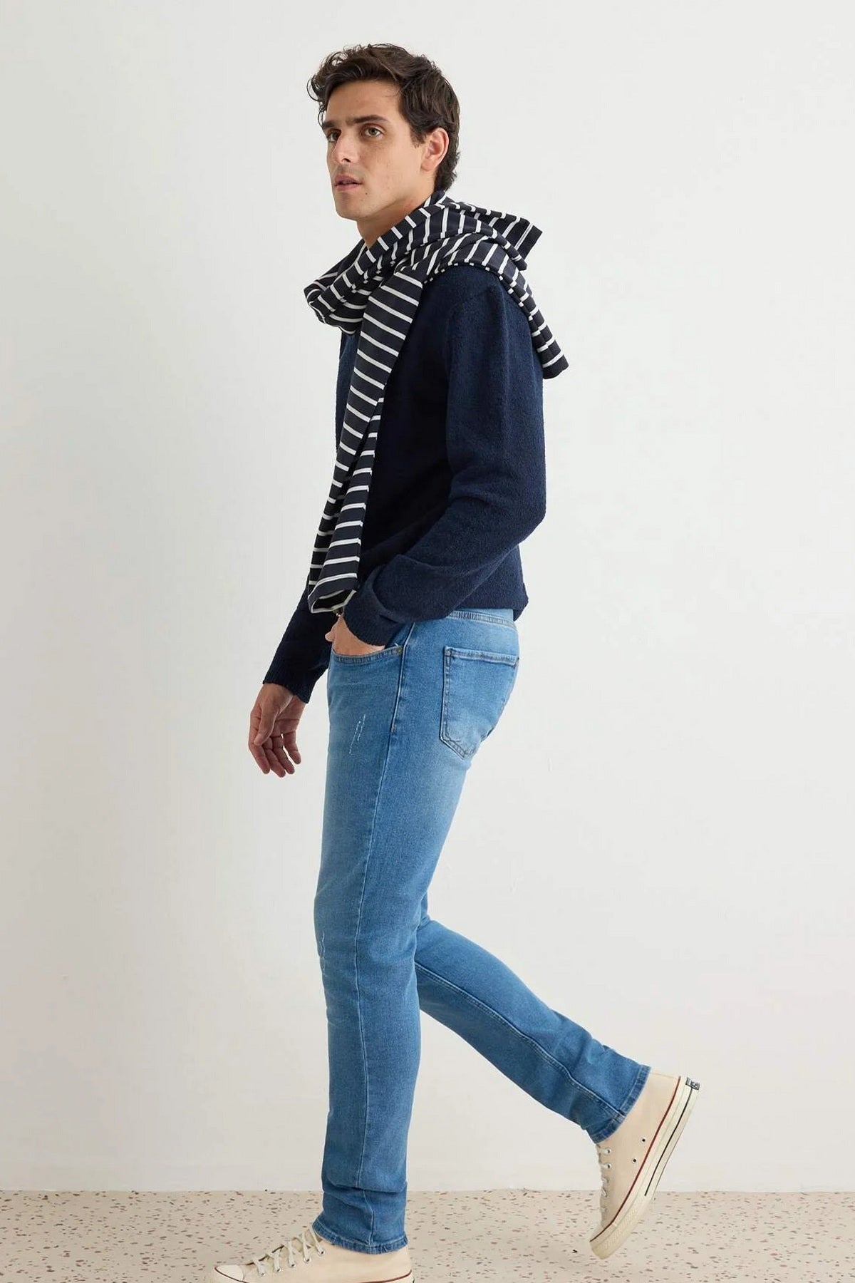 Jeans TMNSS21JE0067 - plava [djesi-src-ea097594bbc73a1287e17fba43e3e37244ca614cd58d116b6ea0a65d7b2227b9]