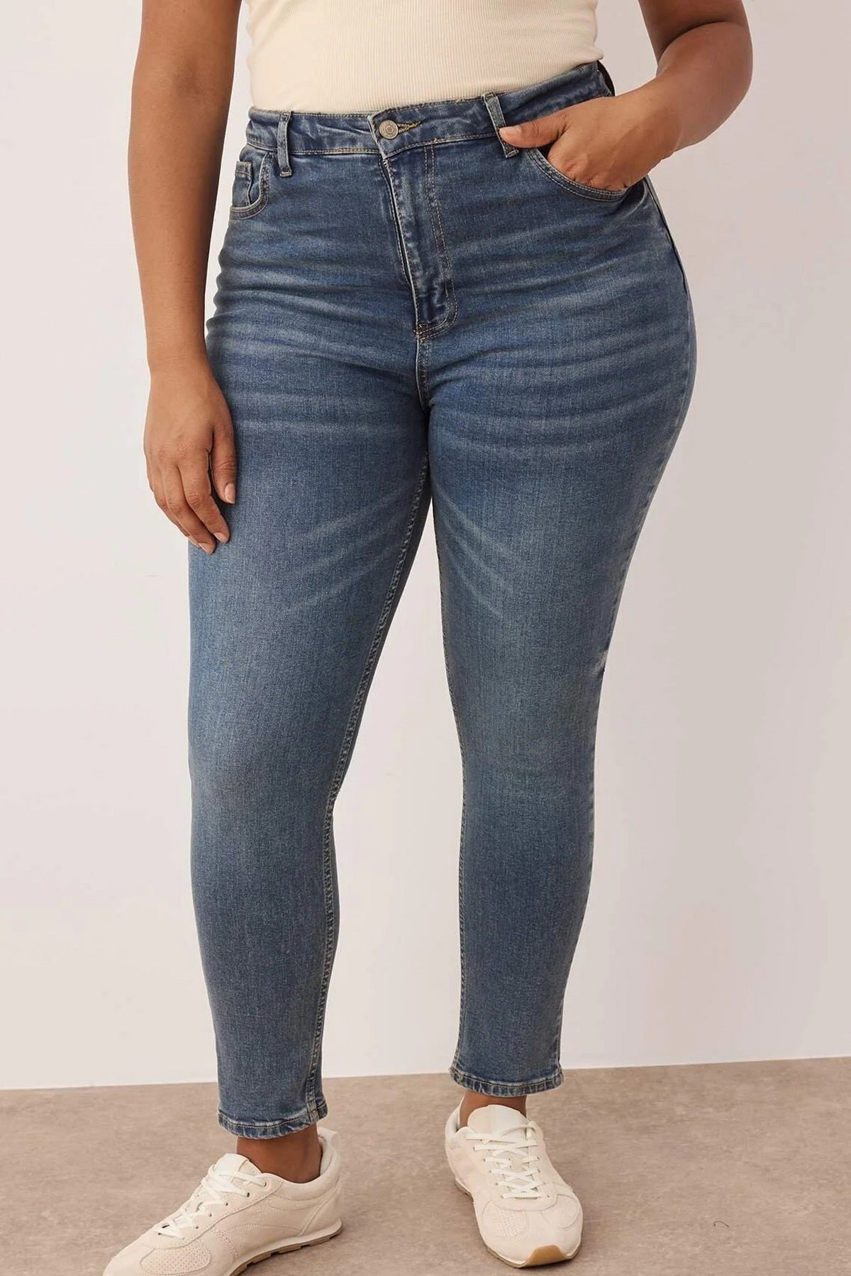 Jeans TBBAW23JE00003 - plava [djesi-src-cc30683e267d047b12d853f440e7d43407bcd88f0f2bcb5deaad7bfe577e1794]