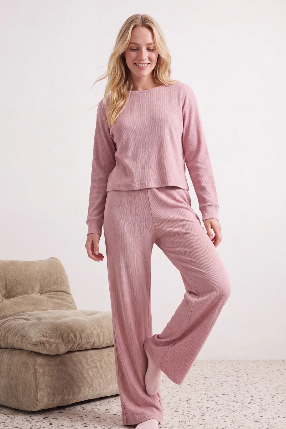 Pidžame THMAW21PT0009 - roze [djesi-src-28e0aae328158a793b85aa9854f50b6b07710aa2fb35311665f50812b2dee334]
