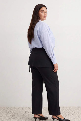 Pantalone TBBAW27AR00007 - crna [djesi-src-8d1d9d7d22014b658114c2995bf94952db92193be197fff1958439bc04c19afd]
