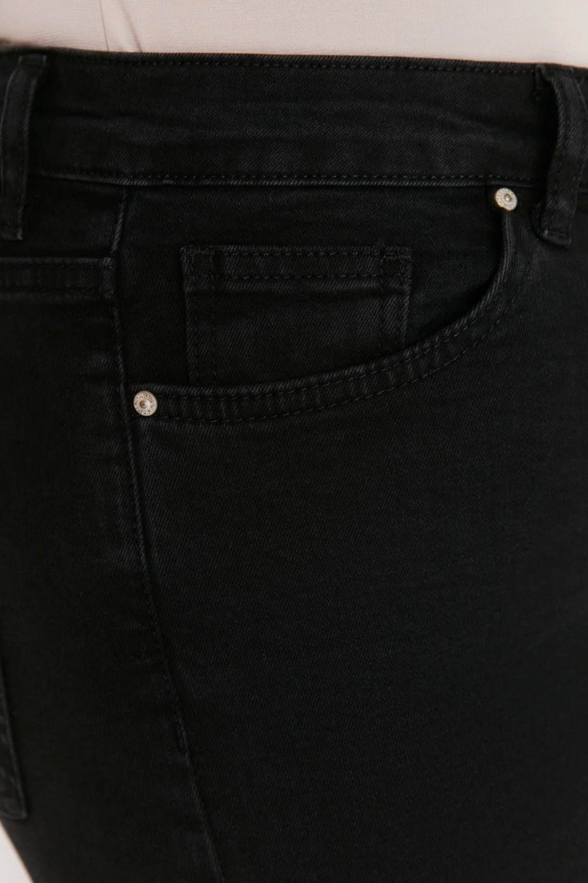 Jeans TBBAW23CJ00032 - crna [djesi-src-db698dd2ade1af1fac3d54202ffbf09a7aa50e4ca47649b52d985ddbb47ed04e]