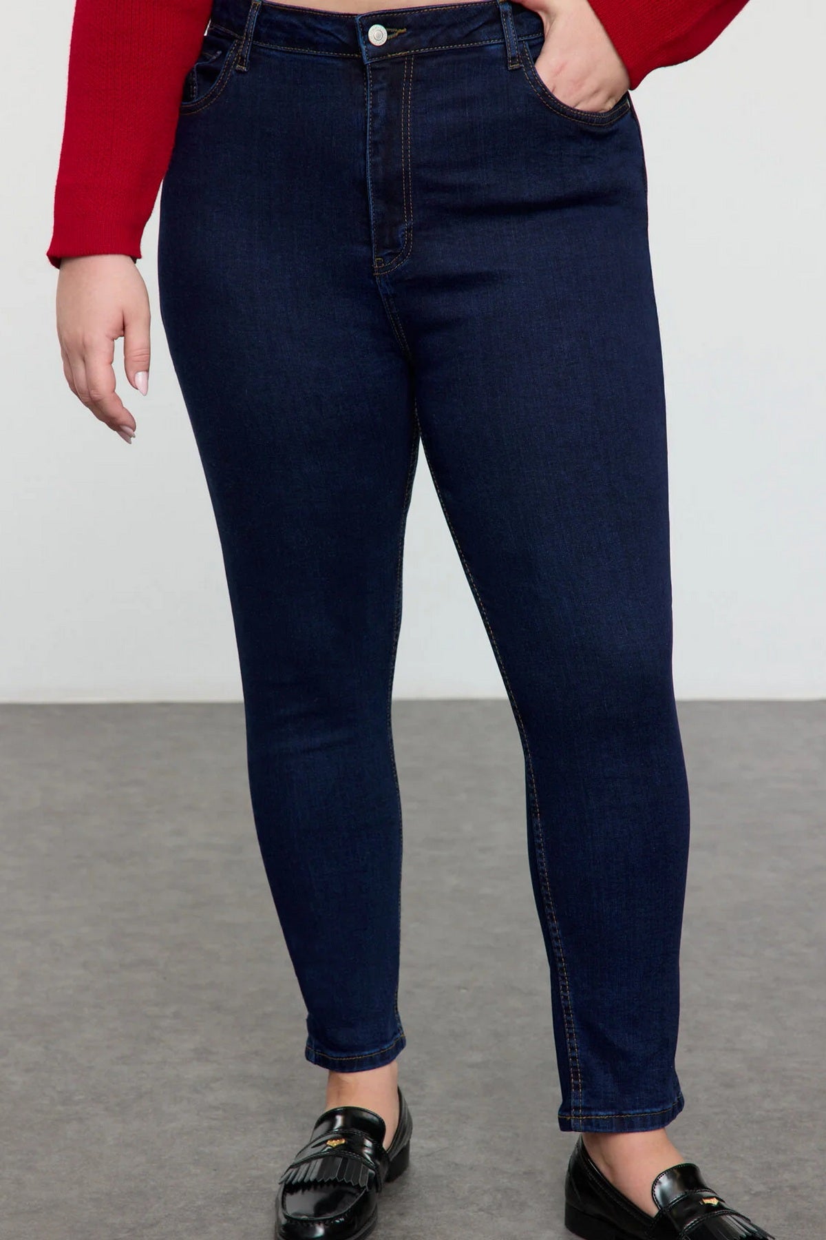 Jeans TBBSS22JE0075 - plava [djesi-src-364a6341729d2e160112de06407da73648cec1ce5eff24c2c4cf450c3a0ce44a]