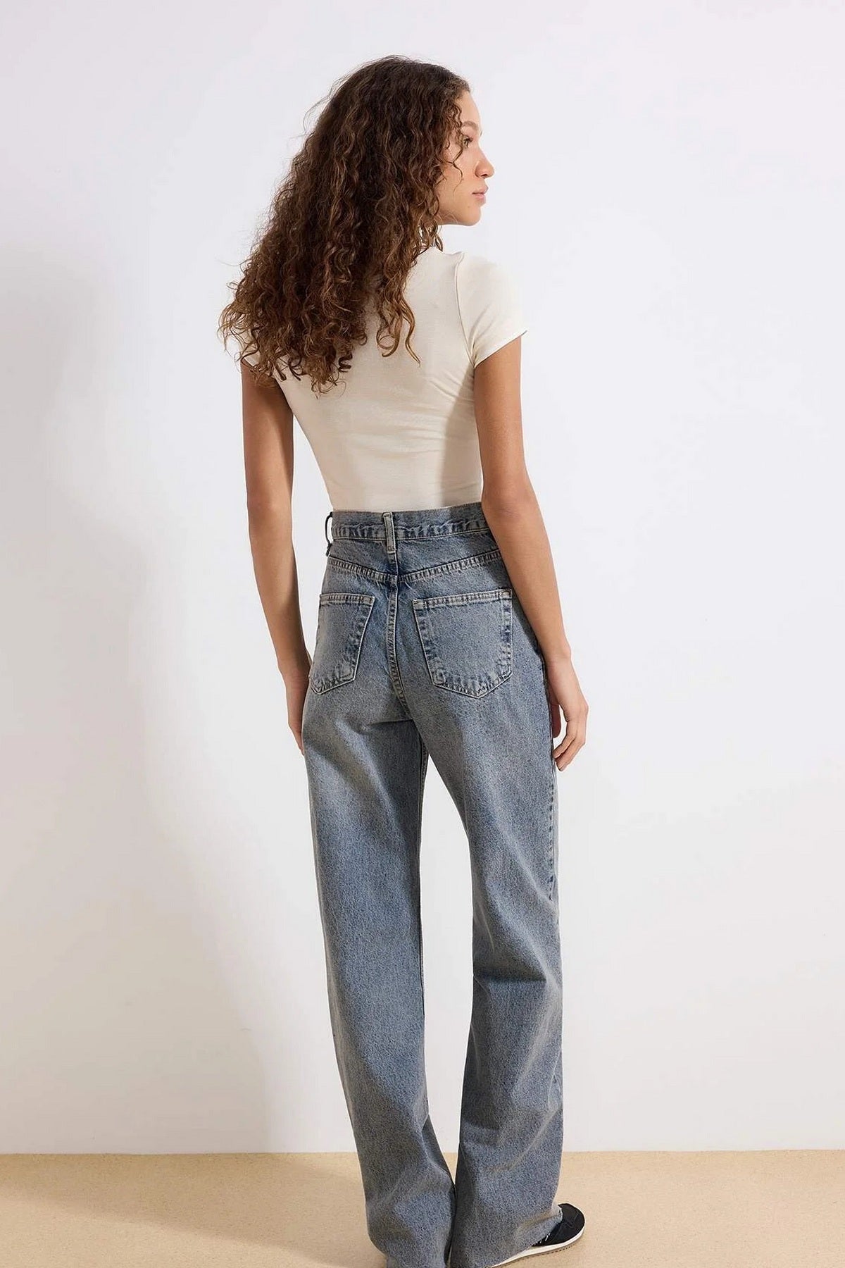 Jeans TWOAW25JE00332 - plava [djesi-src-9c012fcbed52e171e4596ae373b84ad3da7ebb081b765f53950c732ff198b695]
