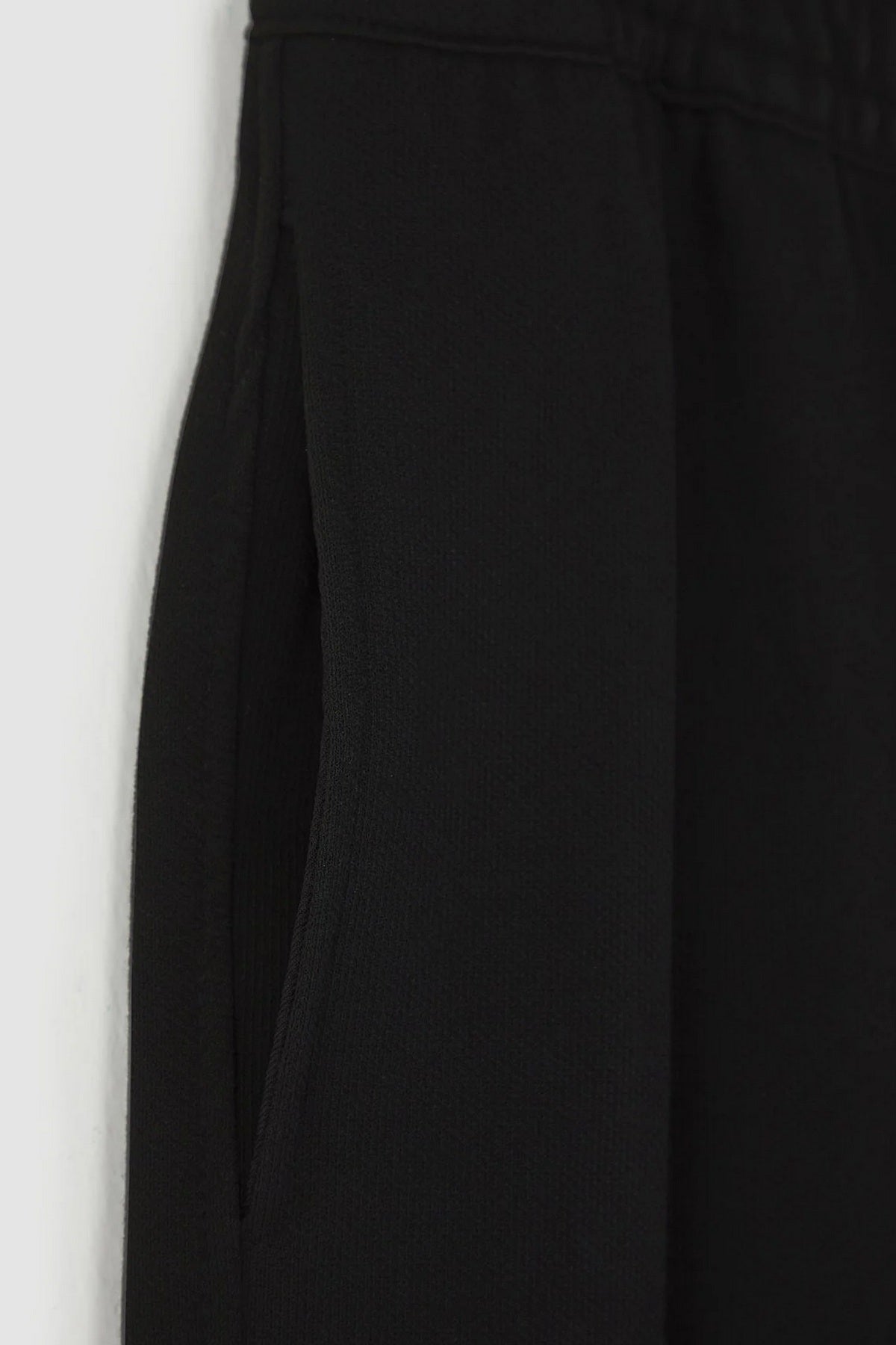 Pantalone TMNSS25AR00003 - crna [djesi-src-046f82625ac3707425578df82af081ee1b7372d5ed2e19fbde95c9de78d2c3e3]