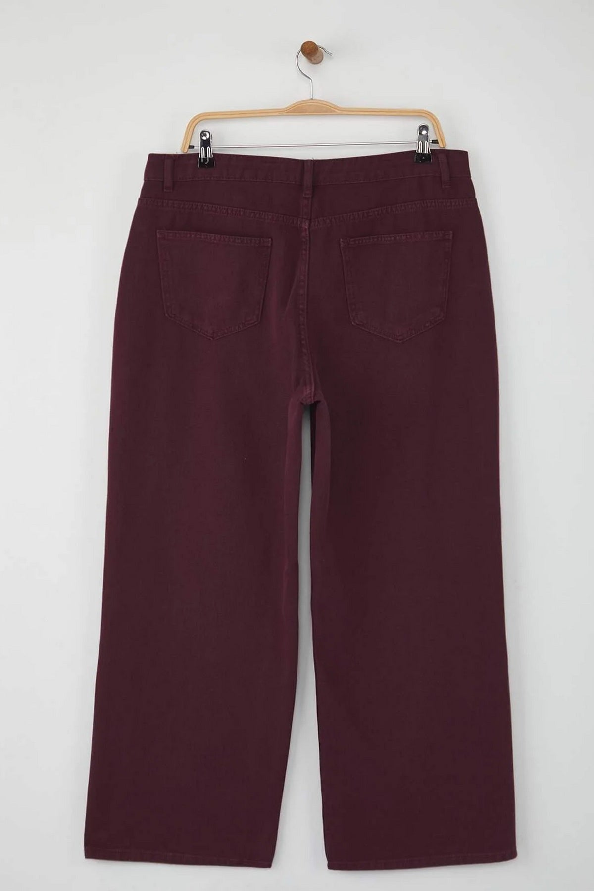 Jeans TBBSS24CJ00050 - bordo [djesi-src-4619368d85f58df38a1fd35c2bf9e8c1a5fbf7690eef4fe2cd943b7719ca96a9]