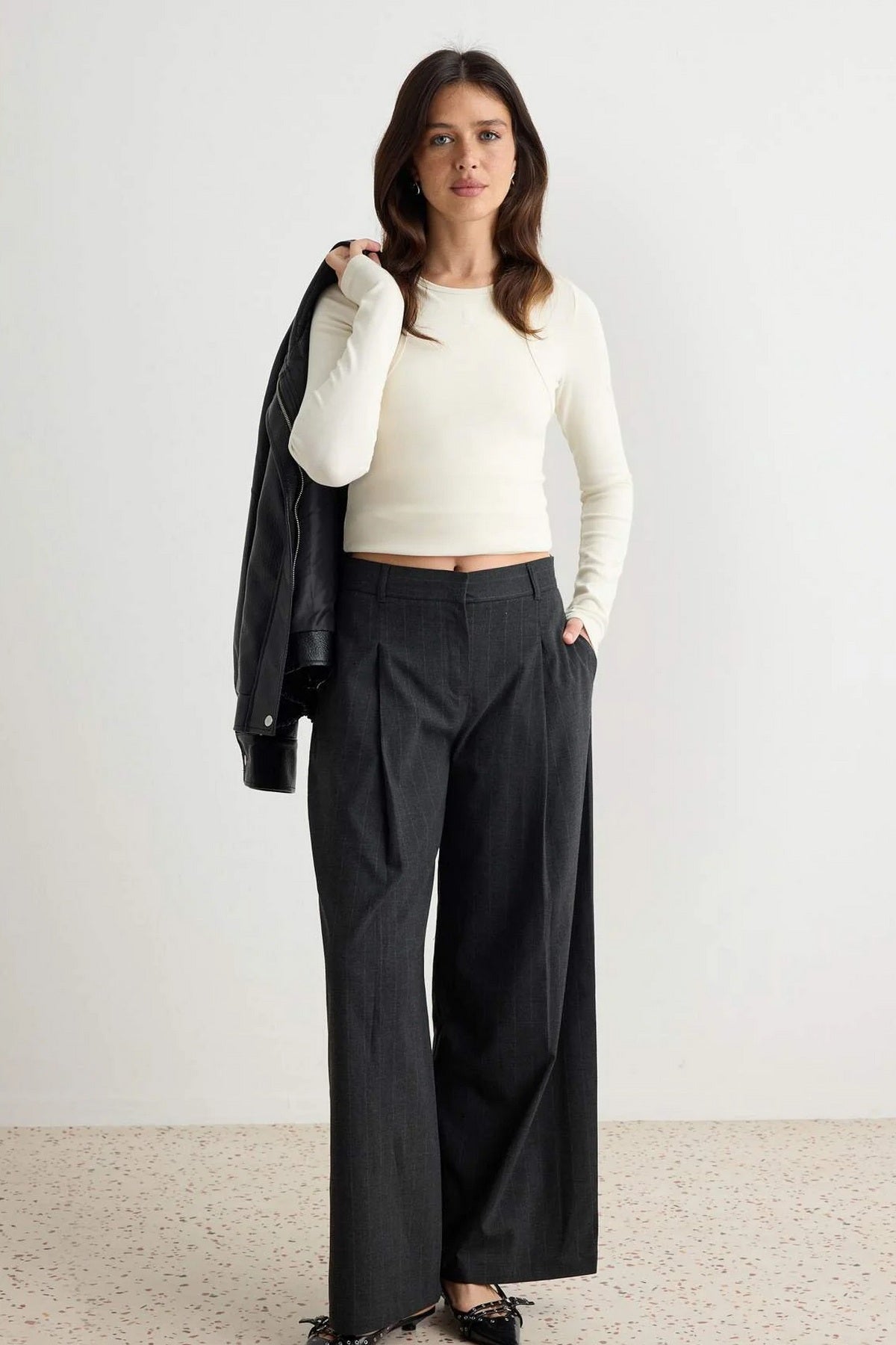 Pantalone TWOAW27PL00048 - siva [djesi-src-cdb2b4f453cd17067fa5cd46dc498dc9f583863d76660880eaf6f01db52c4ade]