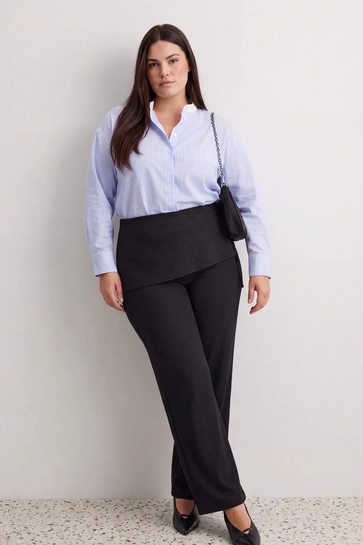 Pantalone TBBAW27AR00007 - crna [djesi-src-b73e085c2c4d8720f3f1e80ddc8dc823954b8cc37b72b4f653b0e0ba2d3baf03]