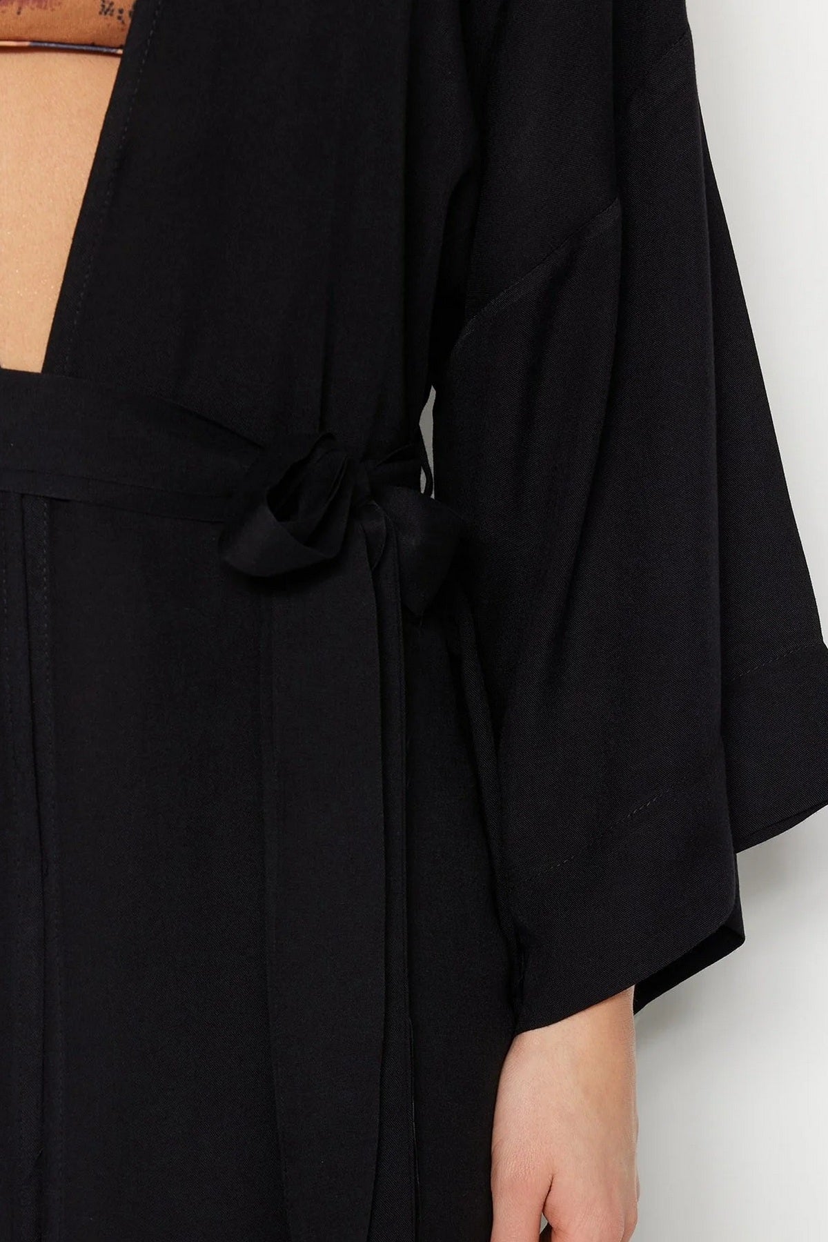 Kimono TBESS21KM0152 - crna [djesi-src-dd11584b4eb0c90704149b0f34c5d46e6a9828bc36fa49f75cdb6811e32245e6]