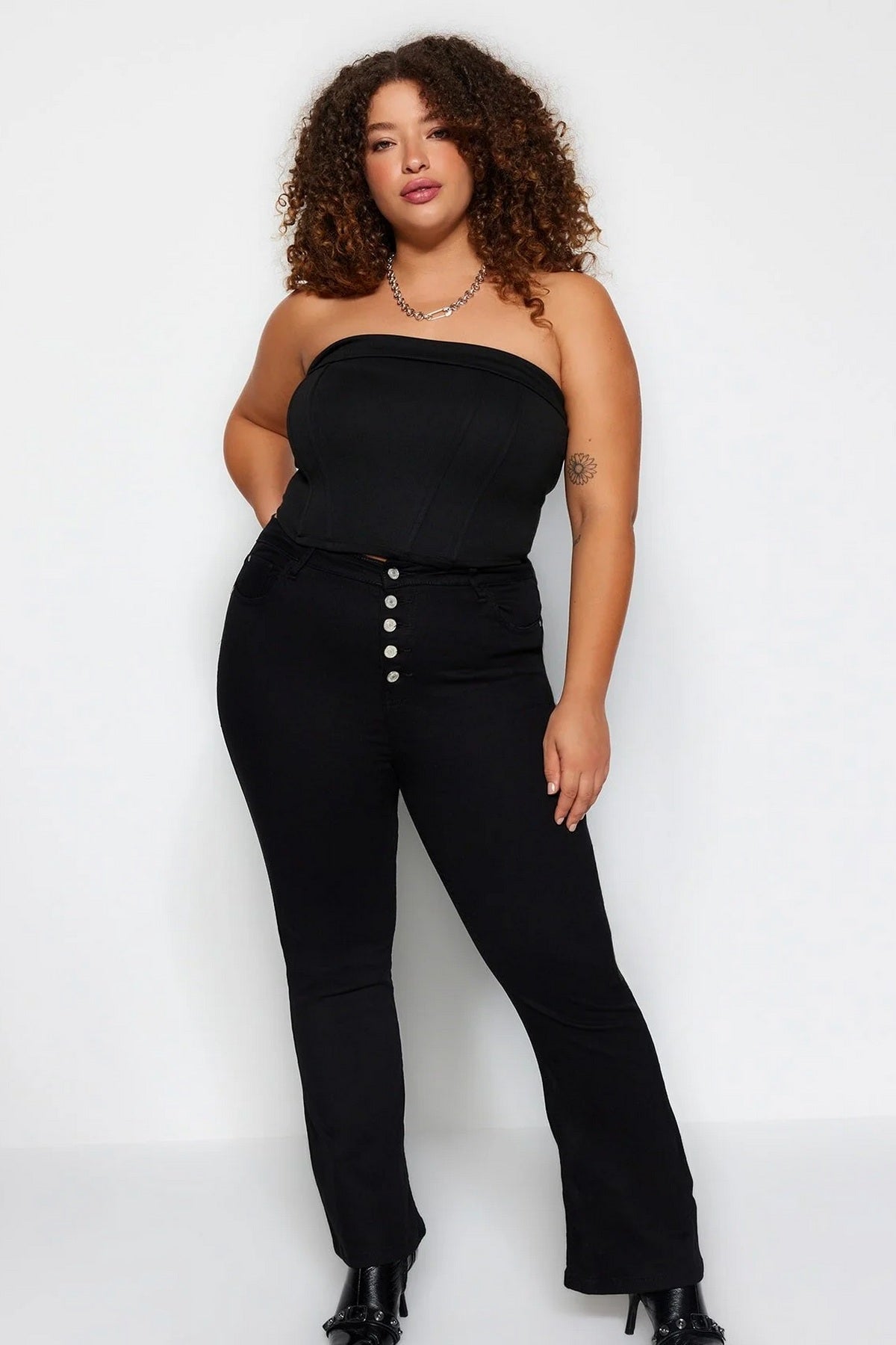 Jeans TBBAW24CJ00001 - crna [djesi-src-a8c64a040a4beb547d1a8ae58f8d67661c6f624d88d29259803b91e39684441b]