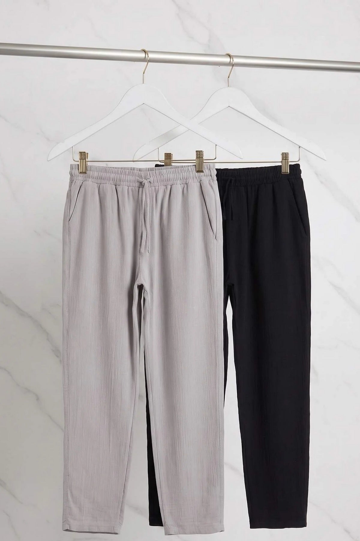 Pantalone TMNSS26PL00042 - crna [djesi-src-555068abd96d1d657919da161ec1d004de0c8d46557d1c687517e1d4e97f4316]