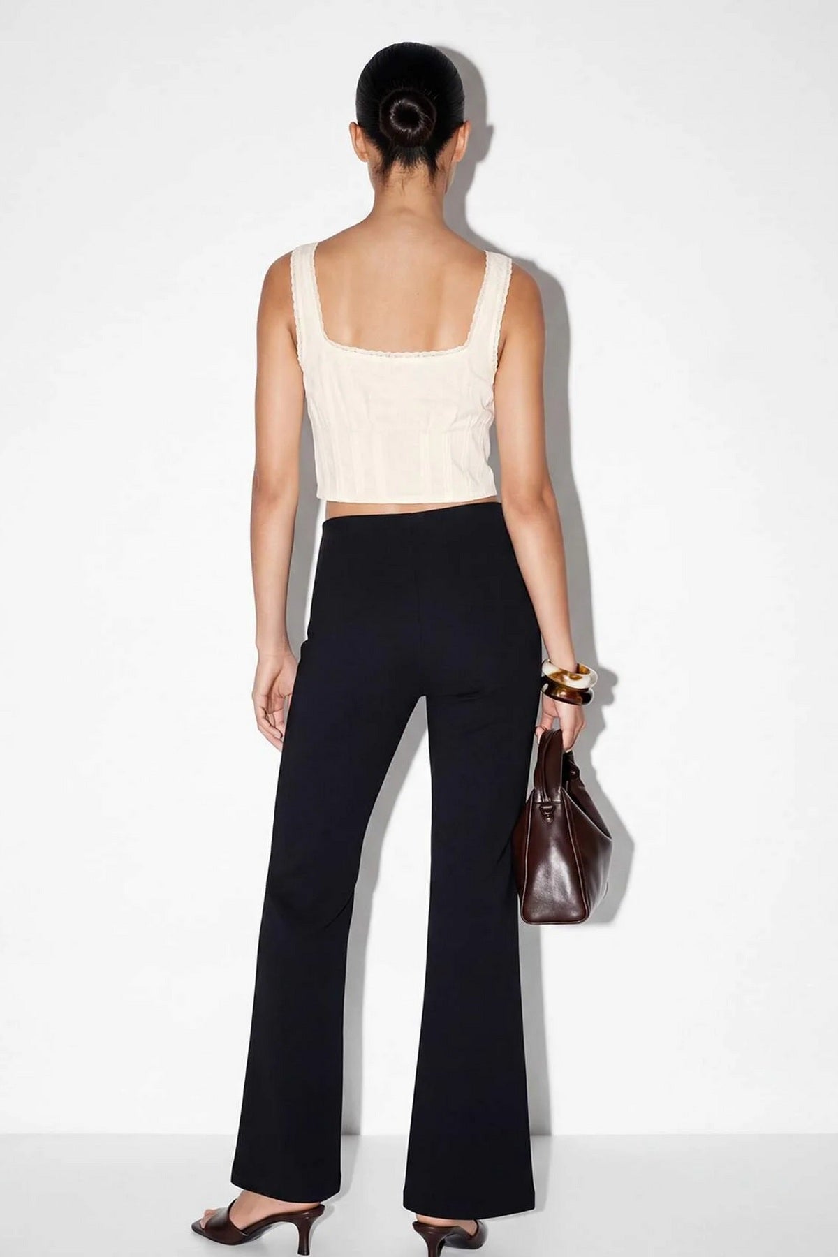 Pantalone TDRSS26PL00065 - crna [djesi-src-d2e439f2bc237cf594d973083fba1a7ddea09368dcf861746513f6886342d46c]