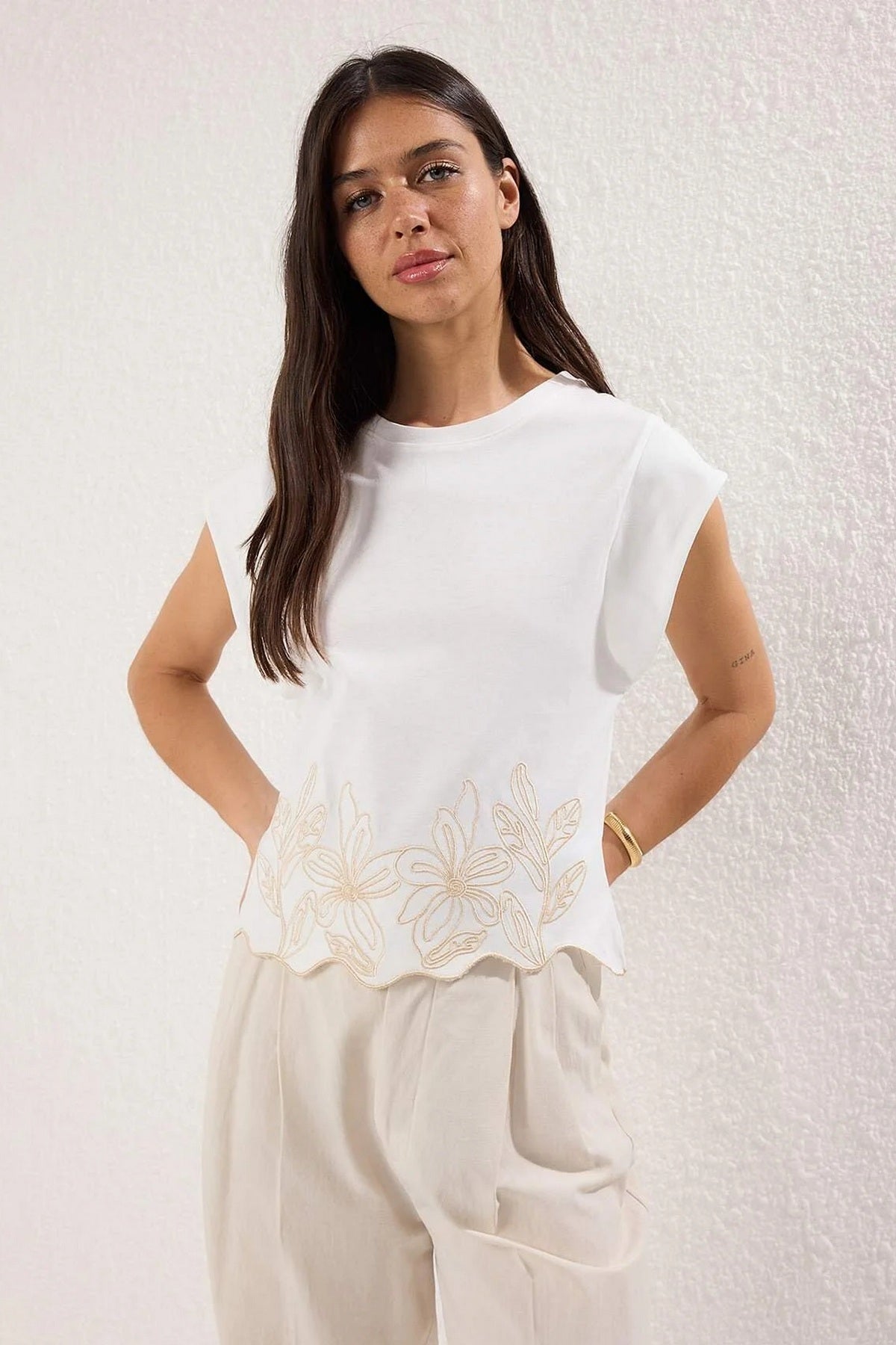 Majice TWOSS25TS00209 - bijela [djesi-src-9004b6e74f1a2f3d1403948abedcc19f25c8b7035682a079b3374765c4ebaa3f]