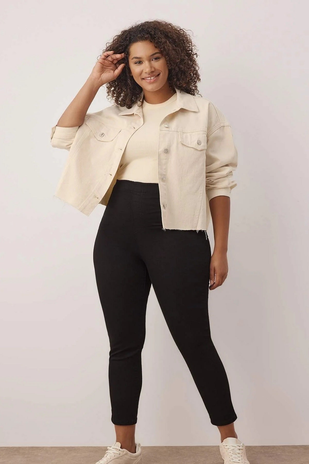 Jeans TBBSS24CJ00034 - crna [djesi-src-9e50084c73f047bc51e9e9f69080624882f427bdfb46ab3db1695e030aacd0b9]