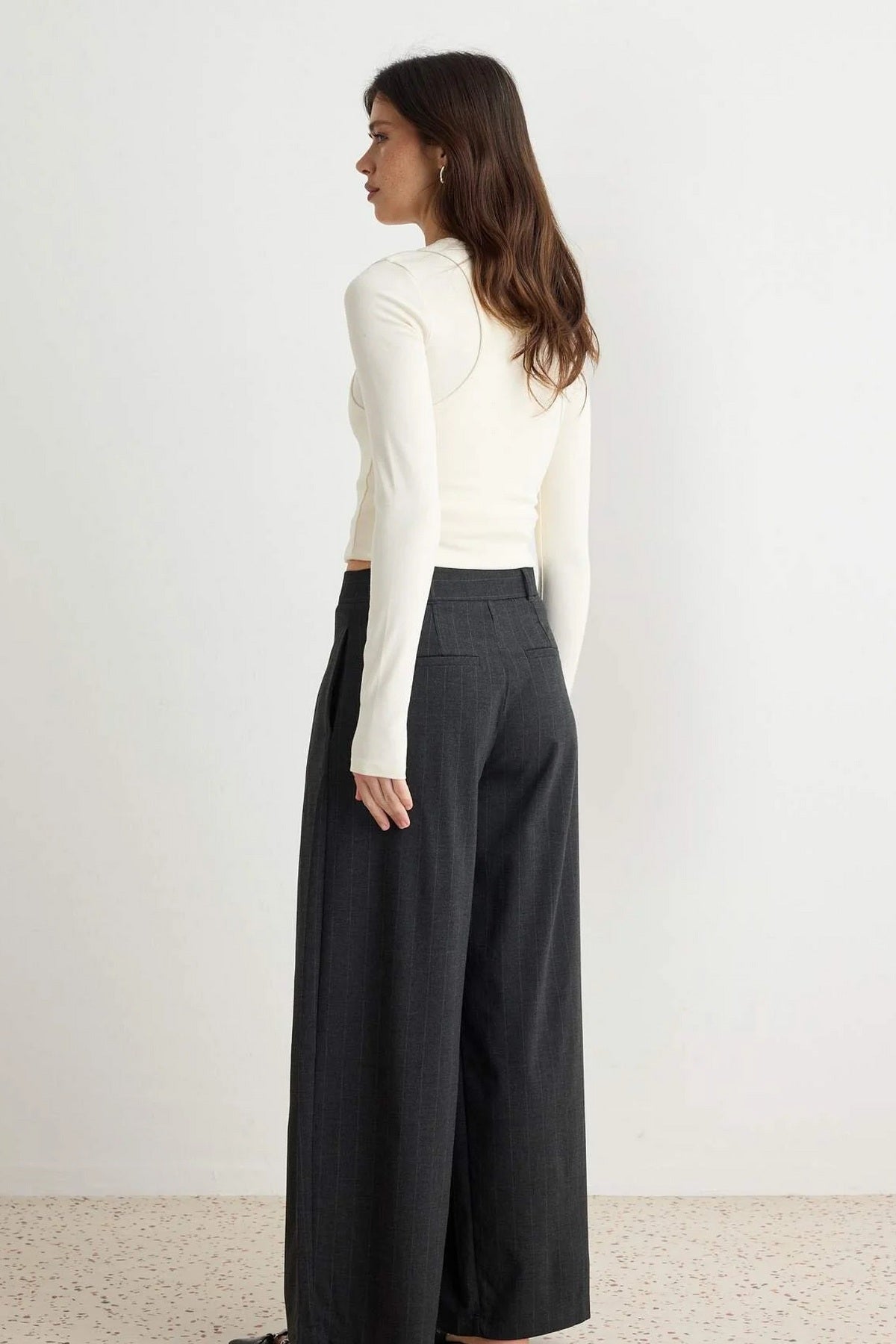 Pantalone TWOAW27PL00048 - siva [djesi-src-8a88cf6e53849ddb9afdd10bbd380ce8b3074192a02e098d5ef3f4466c0e9b71]
