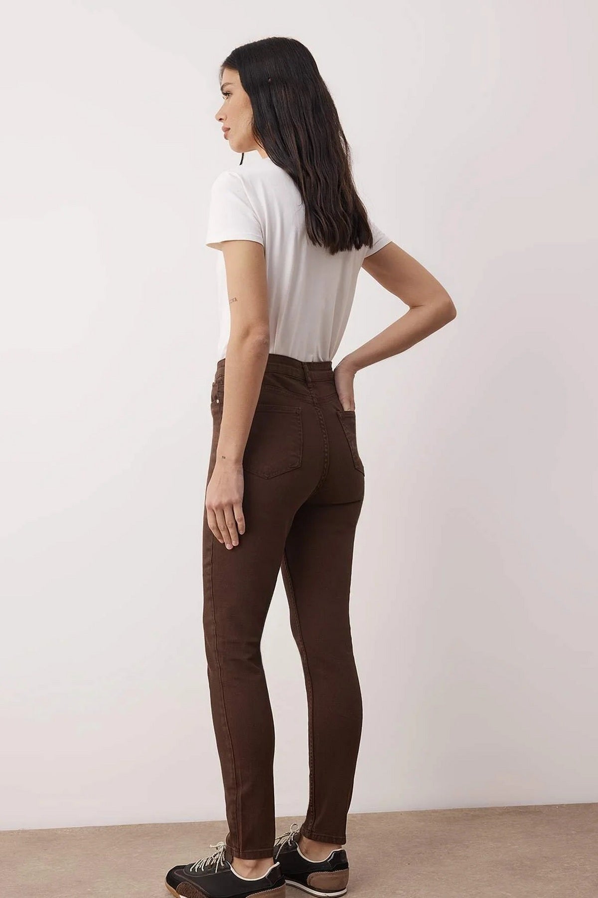 Jeans TWOAW24JE00068 - braon [djesi-src-e088ef2ef8b6e25996c1907eb7d8cbda8ff6ccd1a4acefa593cd67c9842cf3dc]