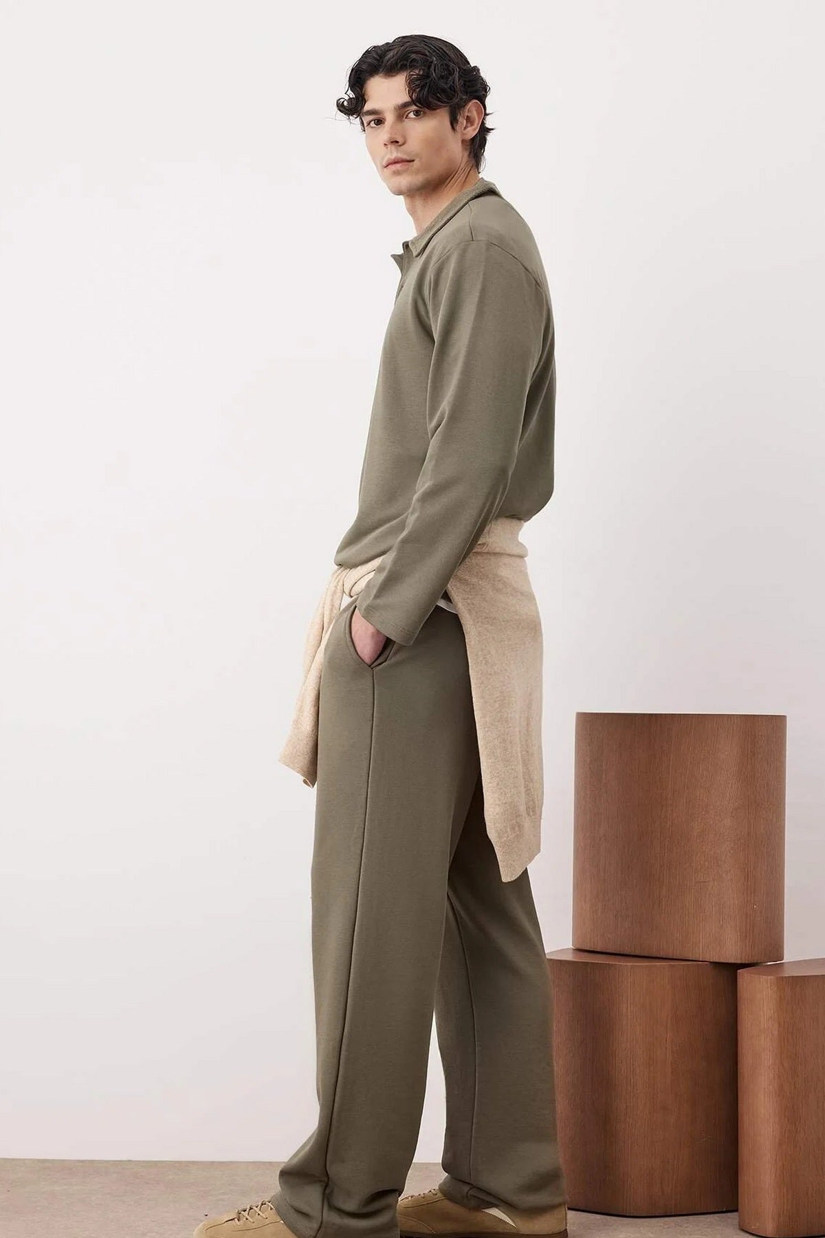 Trenerka TMNAW26EM00000 - khaki [djesi-src-84290e62d9b3b4e643aee2dd0e8fee18ca7ea673ab0811a763d9e6b2a91e4d39]