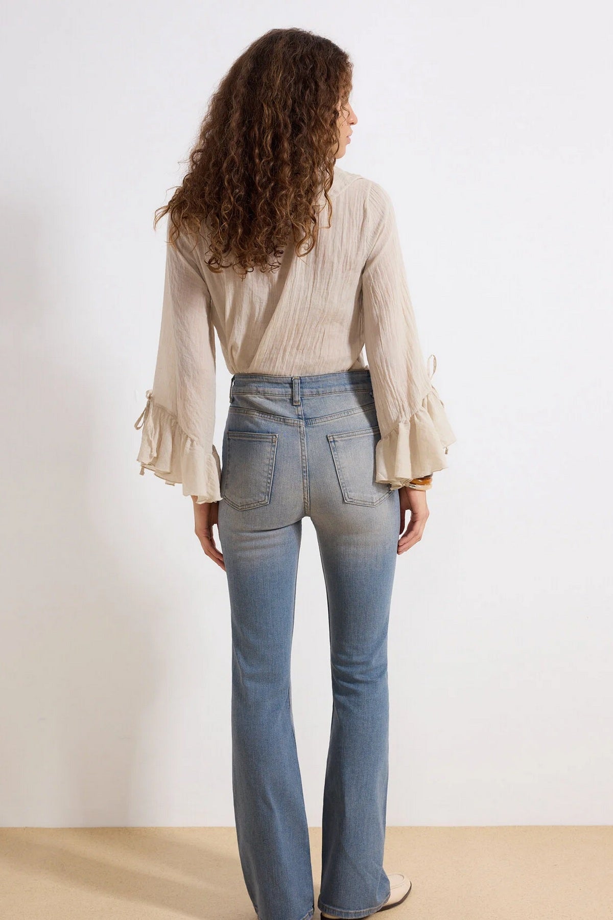 Jeans TWOAW25JE00096 - plava [djesi-src-708e34a97cfd17f21a0355902fe662b1c3e73a809a40a78b7de5c191184739e2]