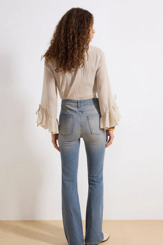Jeans TWOAW25JE00096 - plava [djesi-src-708e34a97cfd17f21a0355902fe662b1c3e73a809a40a78b7de5c191184739e2]