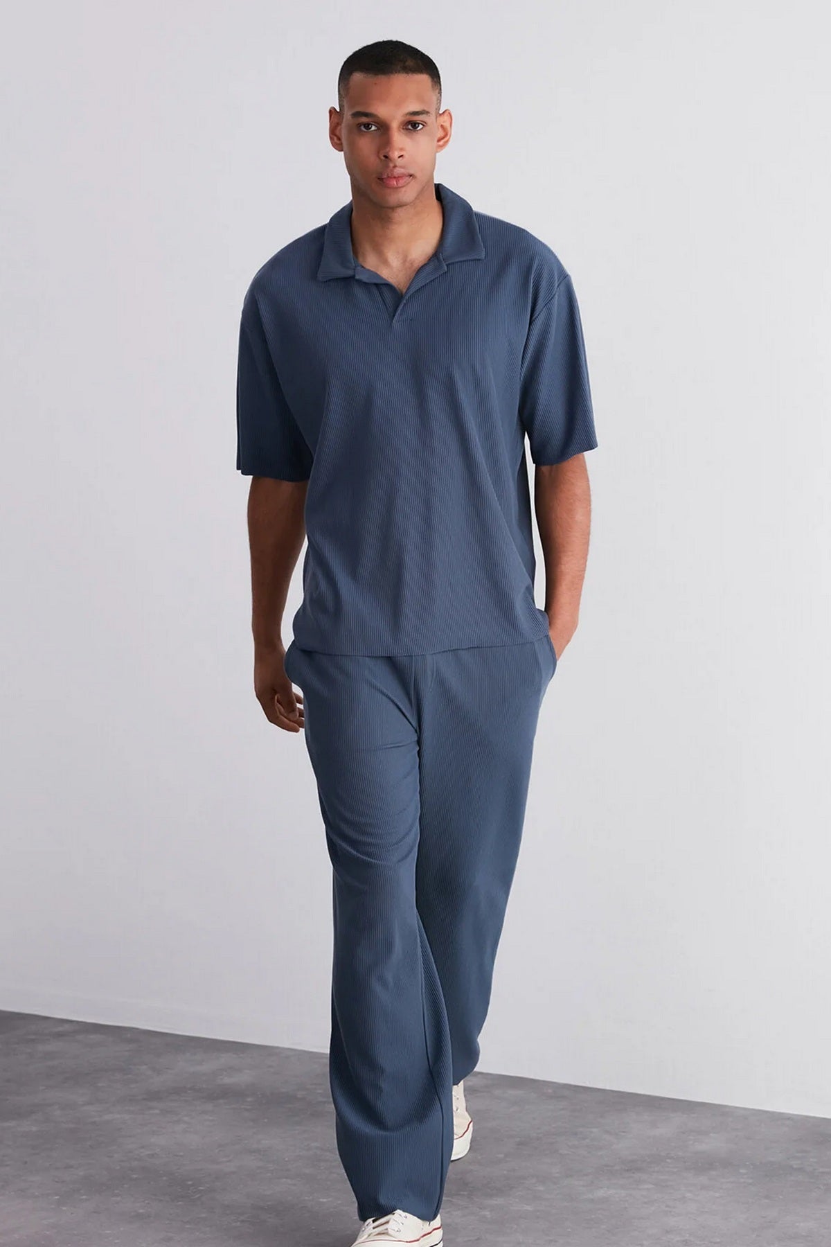 Donji Dio Trenerke TMNSS23EA00013 - indigo [djesi-src-f12d58e579cb7b7a4b8980a05401becb553f6d0d542a91e04e07fafbf9025bdd]