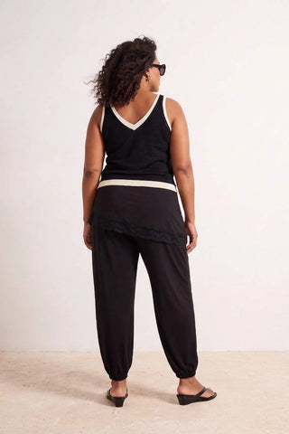 Pantalone TBBSS26AR00070 - crna [djesi-src-8a05ee76c95ecb7b7a9b9965a02522c51c8f28134910eb068118c0412fd8f7cd]