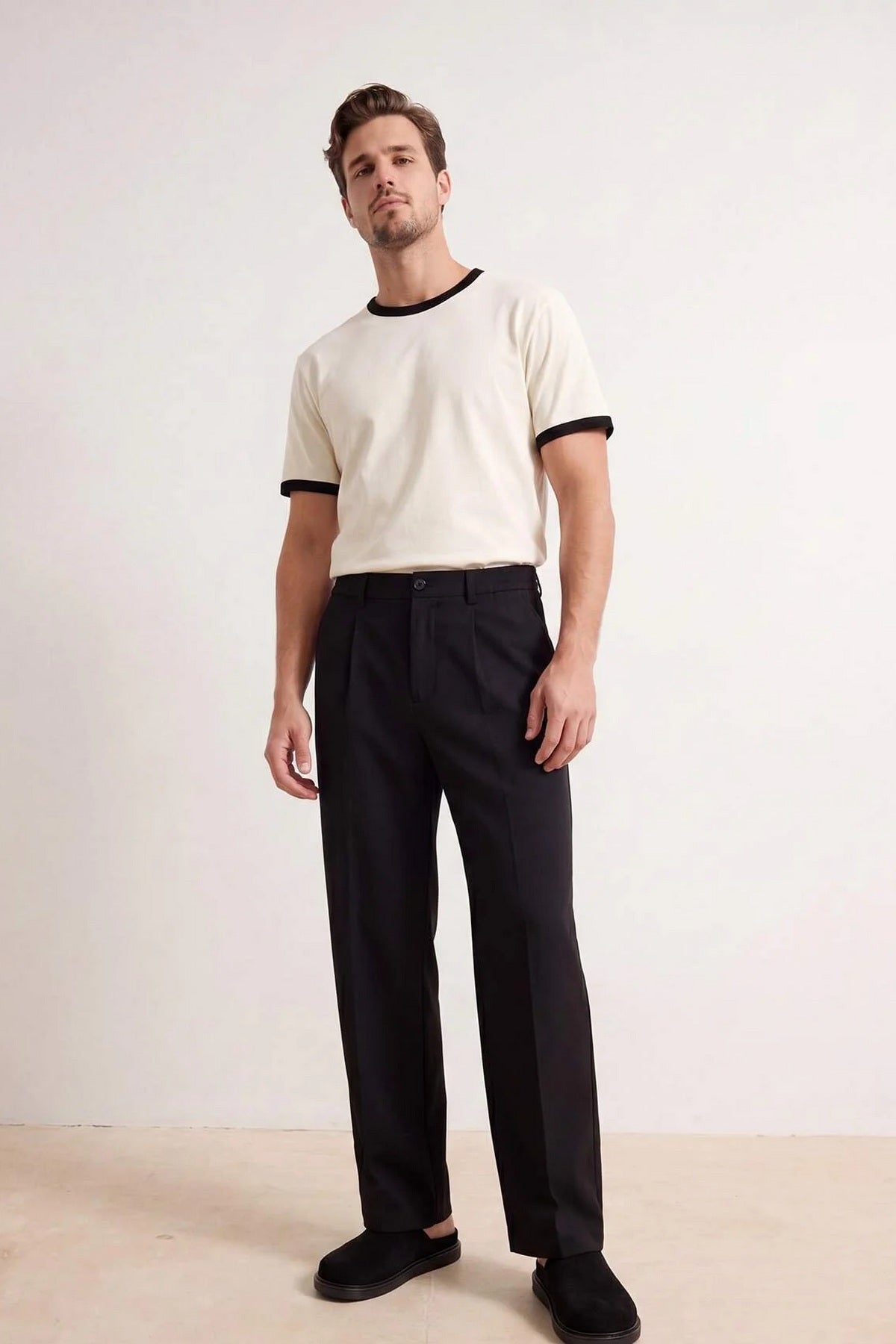 Pantalone TMNSS26PL00033 - crna [djesi-src-5cc5babfcdac96a2c4e28b77e3d7d04c76de7c555703525ebc1395540fbccd88]