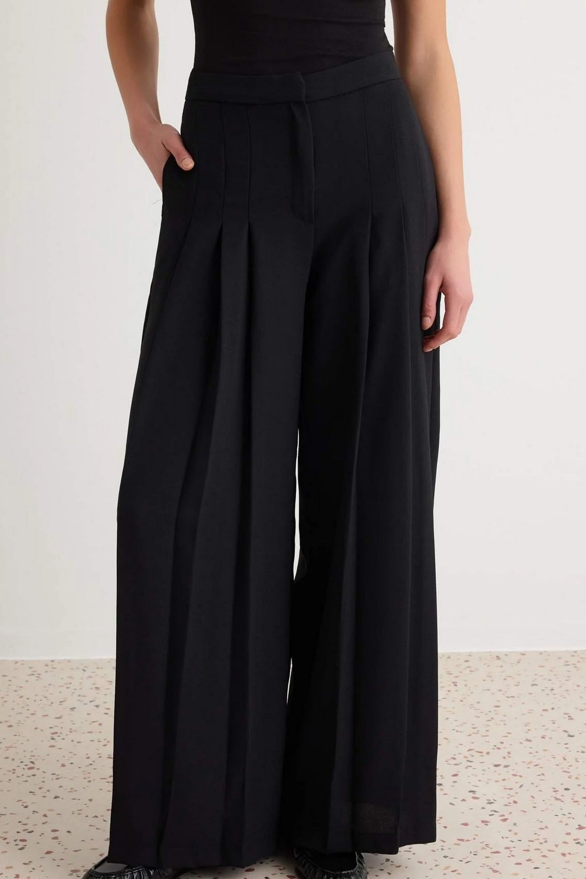 Pantalone TWOAW27PL00121 - crna [djesi-src-58573a27e084772d1518208243087888343009476c827d9fac964abd13bc94f3]