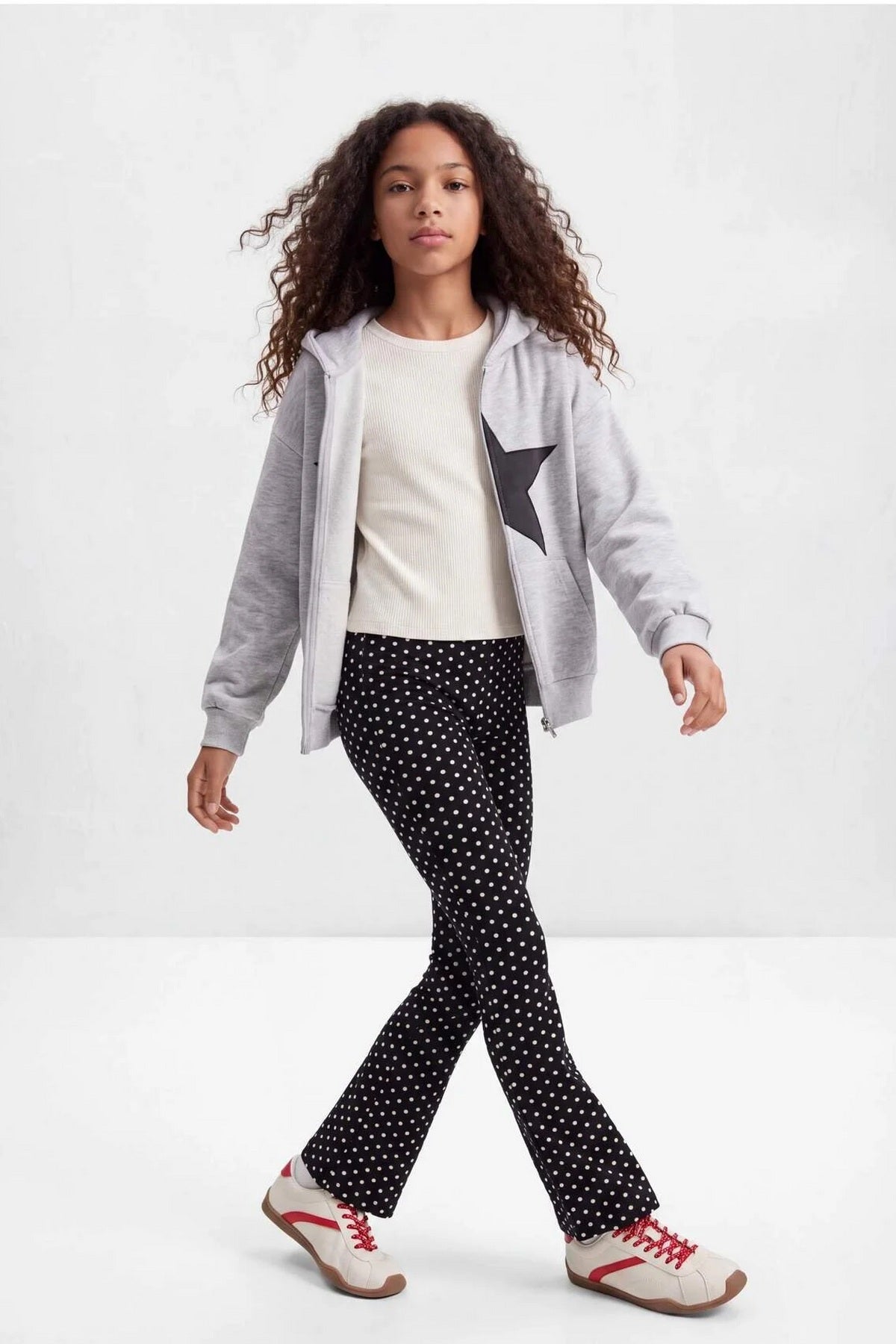 Pantalone TKDAW27PL00011 - crna [djesi-src-4fbfee3dd45afd19b084f2acef5541681c89d84d154b5f4ceafed6980771c73c]