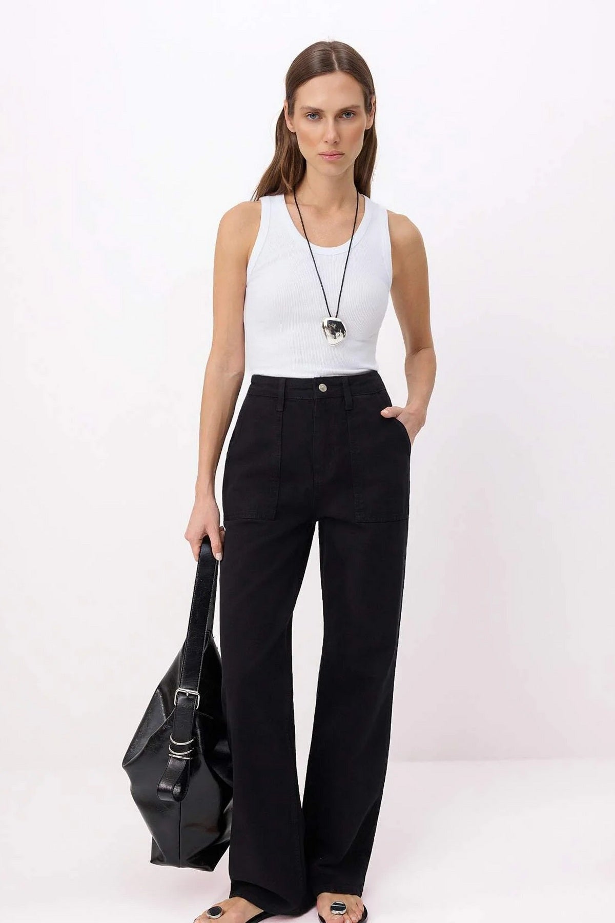 Jeans TWOAW22JE0595 - crna [djesi-src-a4e7a758d1a7a455f7ae7db86fb9365fc871397d359c935a062ac82a3b67169b]