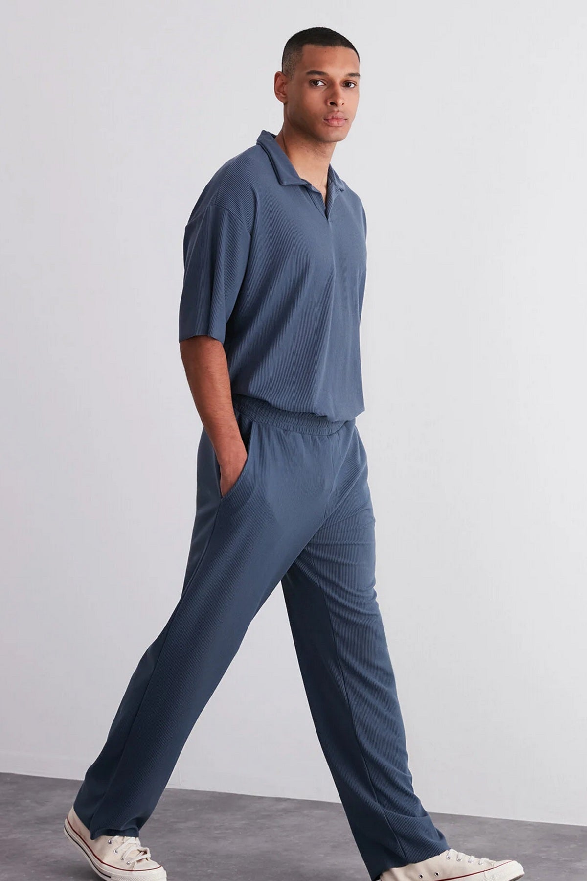 Donji Dio Trenerke TMNSS23EA00013 - indigo [djesi-src-38c872453015df48c0352dc00c1c0e2d30b806b47072445068b18c39eda29d6b]