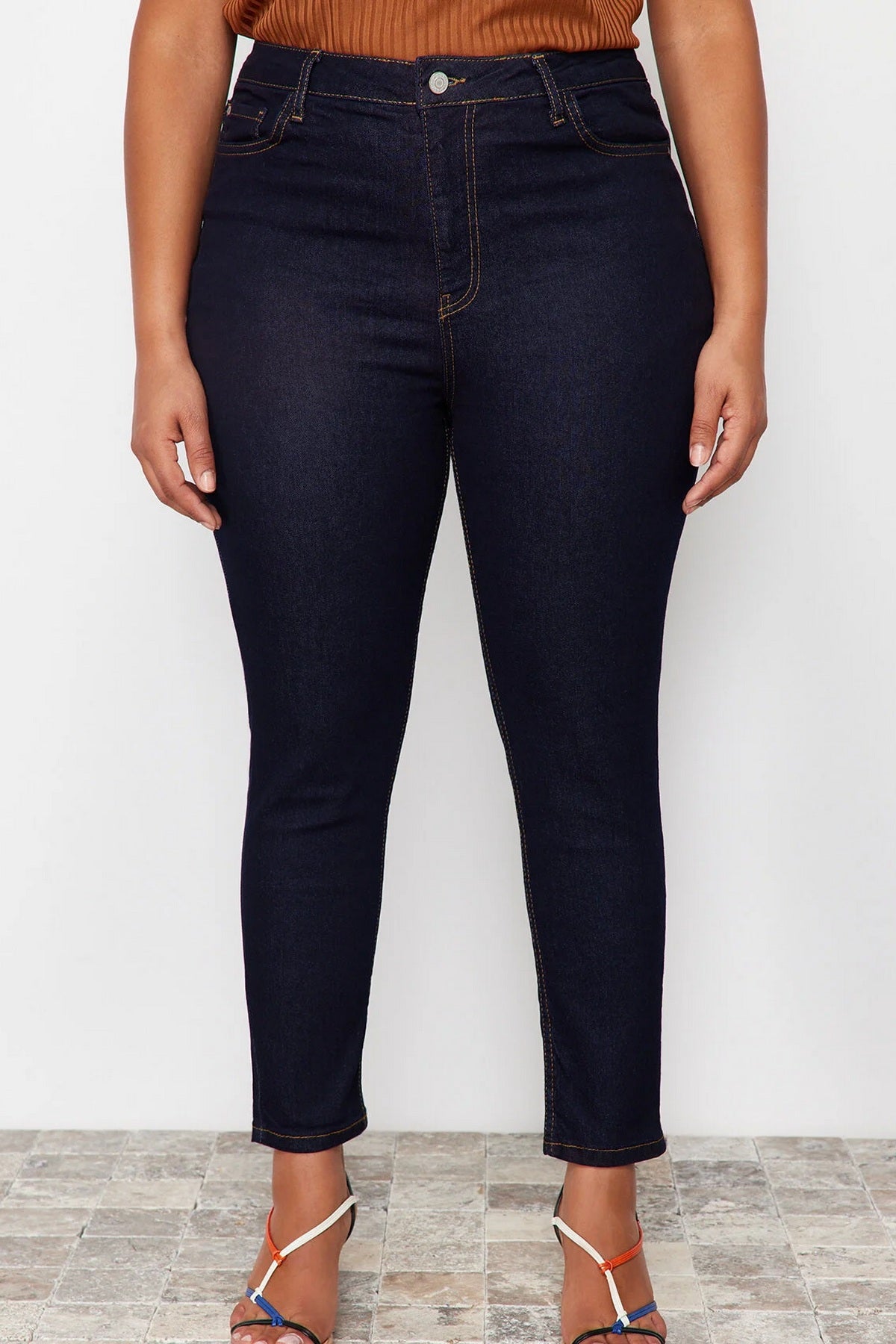 Jeans TBBSS24CJ00006 - plava [djesi-src-c8e87d1ed5fbc327392f507b4e05295b3ad4f822946932779782db32fc088890]