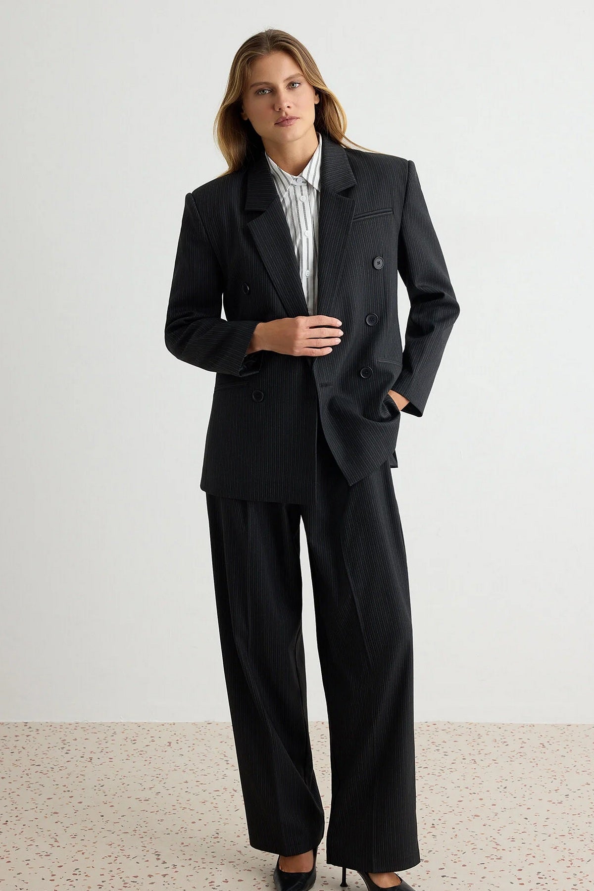 Pantalone TWOAW27PL00082 - siva [djesi-src-fcd8632b8b8ec663a03f5ae23f3c8a133180861e03df68f3a7970ca004cbbb6a]