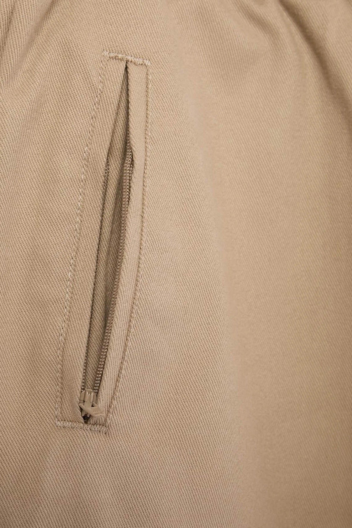 Pantalone TKDAW27PL00003 - bež [djesi-src-8110d06c68a6d1c72ba5f22ec5206d040fa68ab8e6cd617a2f9f39947f69b50e]