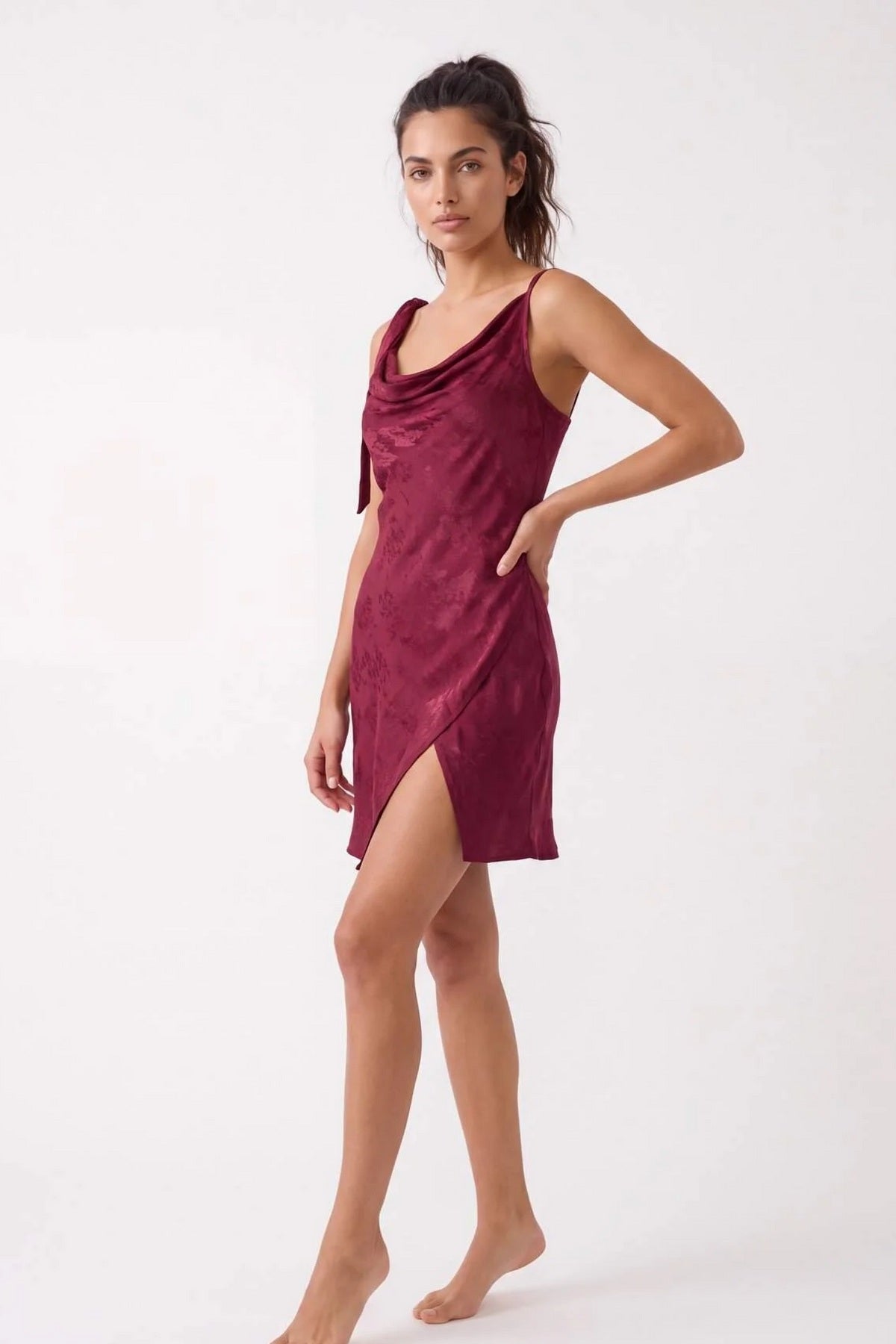 Spavaćica THMAW27GC00024 - bordo [djesi-src-860186524e4d7a3e1aa72a663c600862891804af3470a3e43f94581edc2da977]